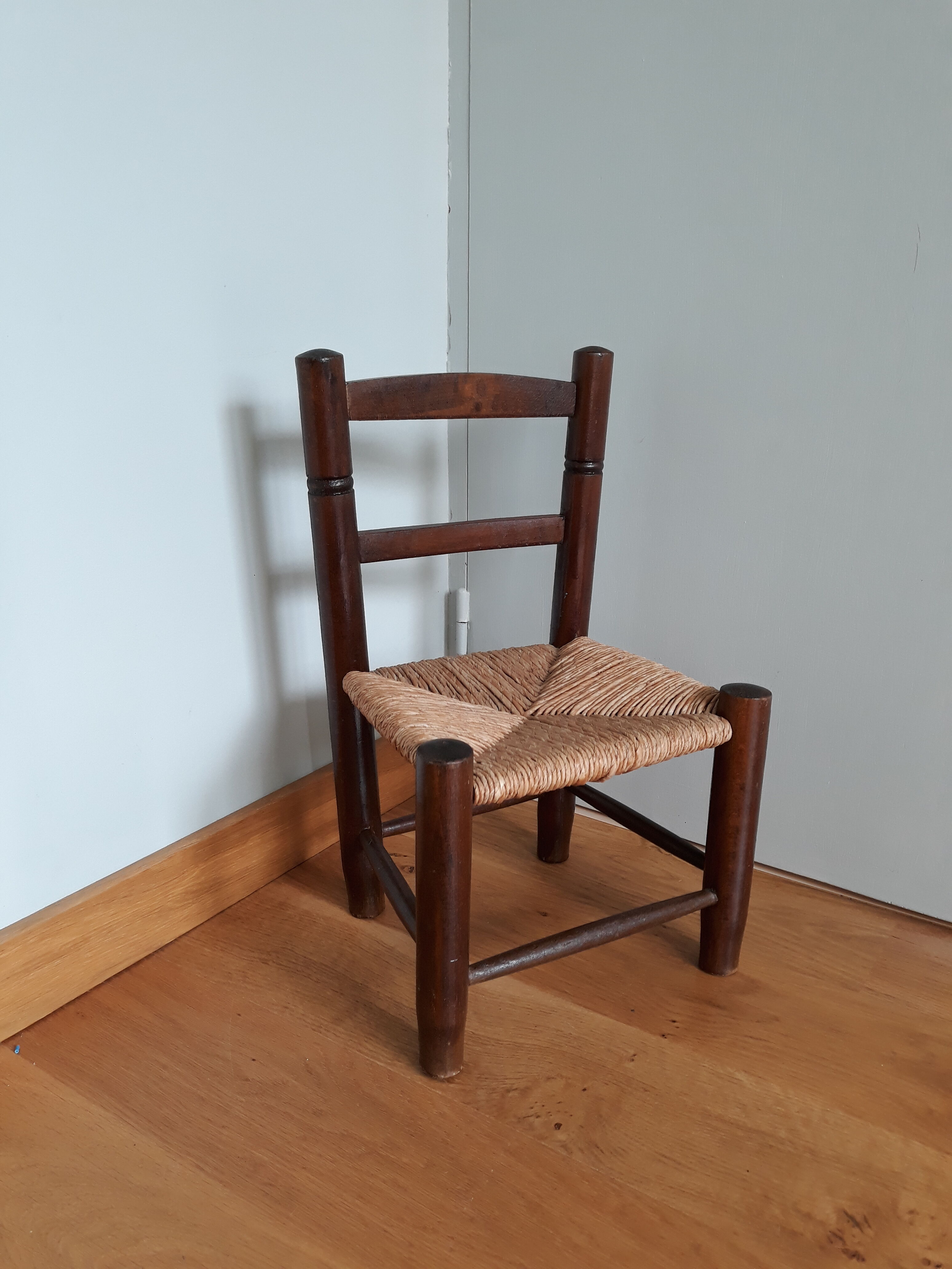 Chaise paillée enfant