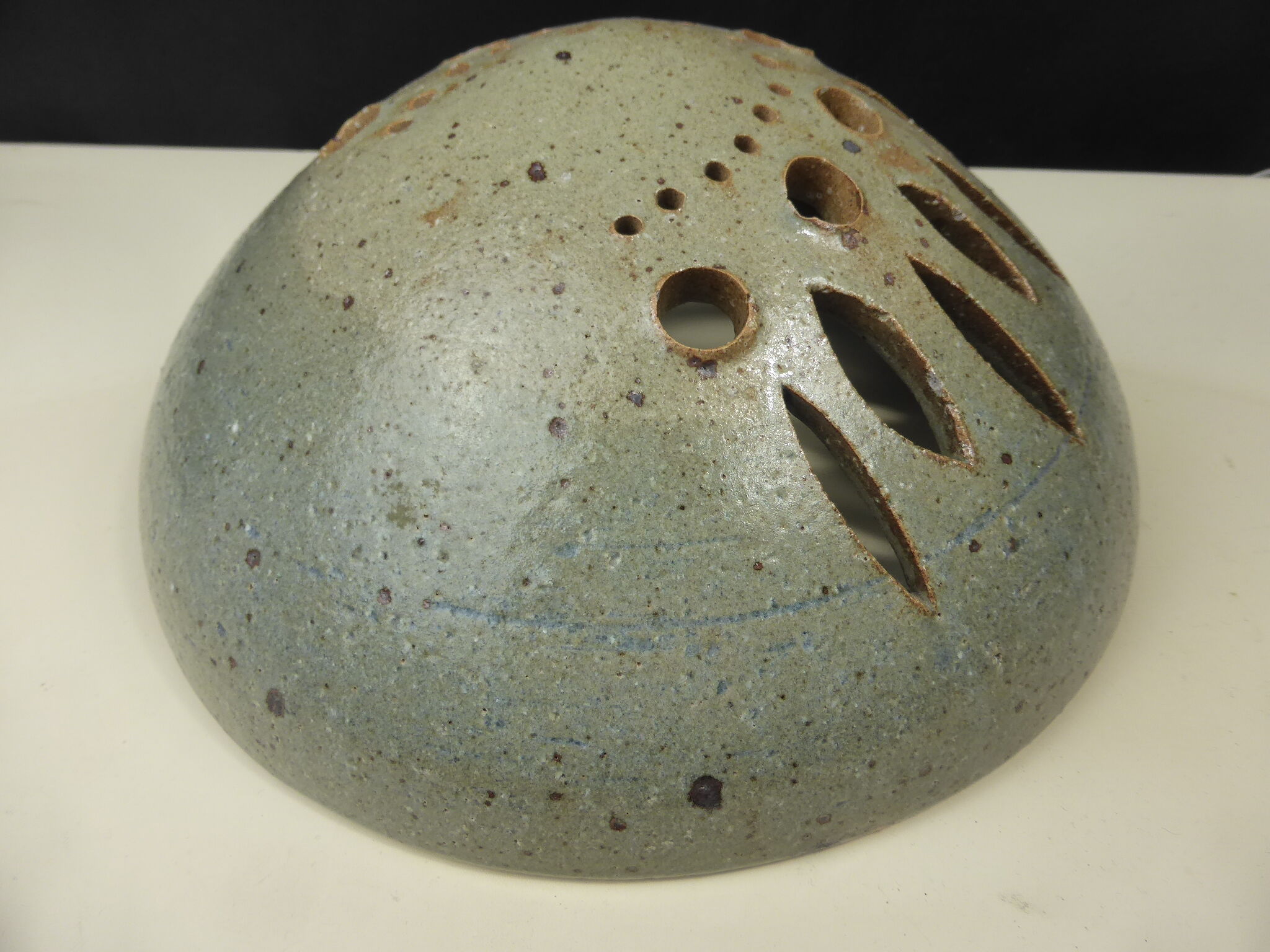 Wall lamp in openwork-vintage round sandstone shape