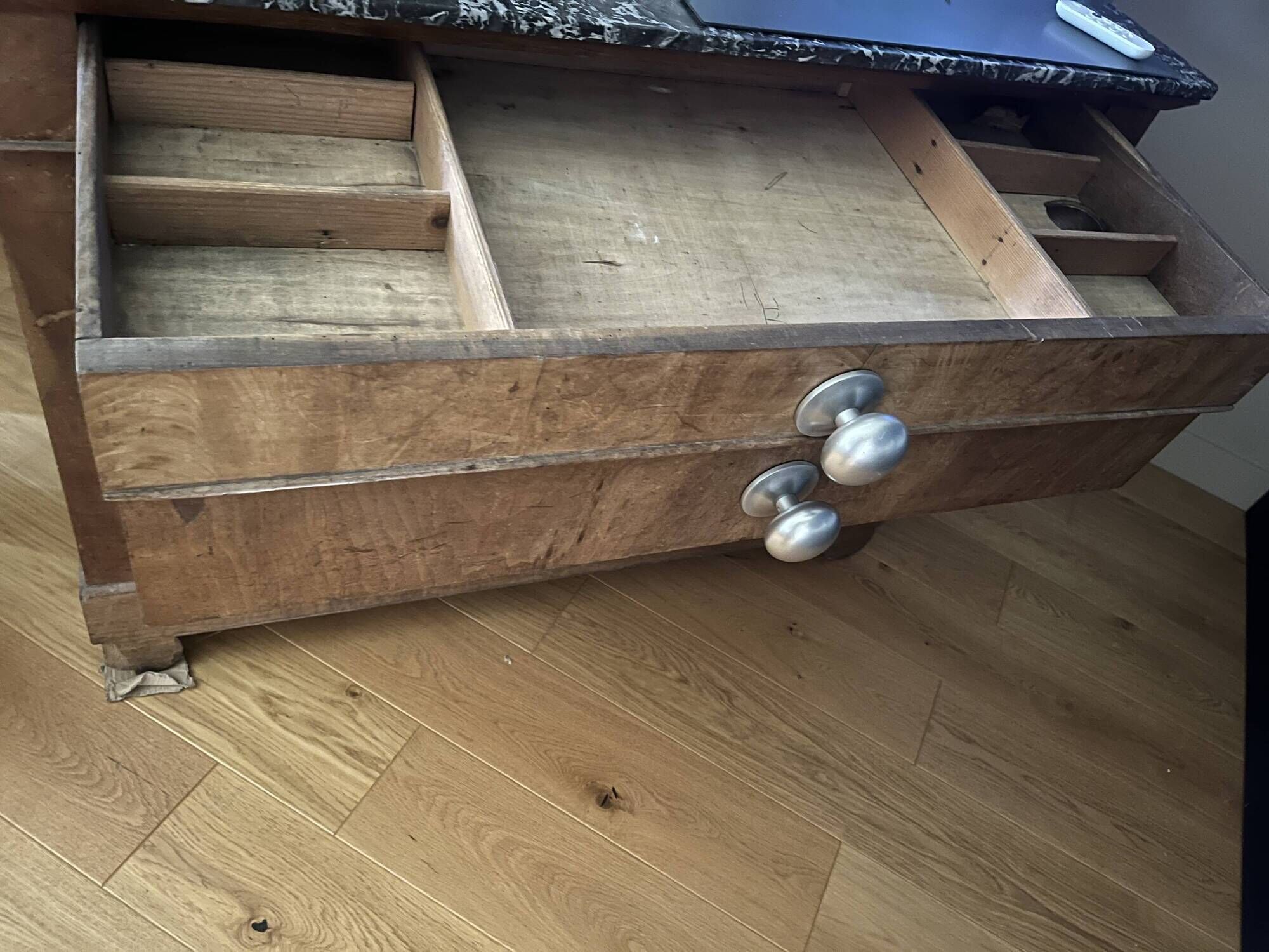 Restoration period commode in burl wood with Sainte-Anne marble top (19th century)