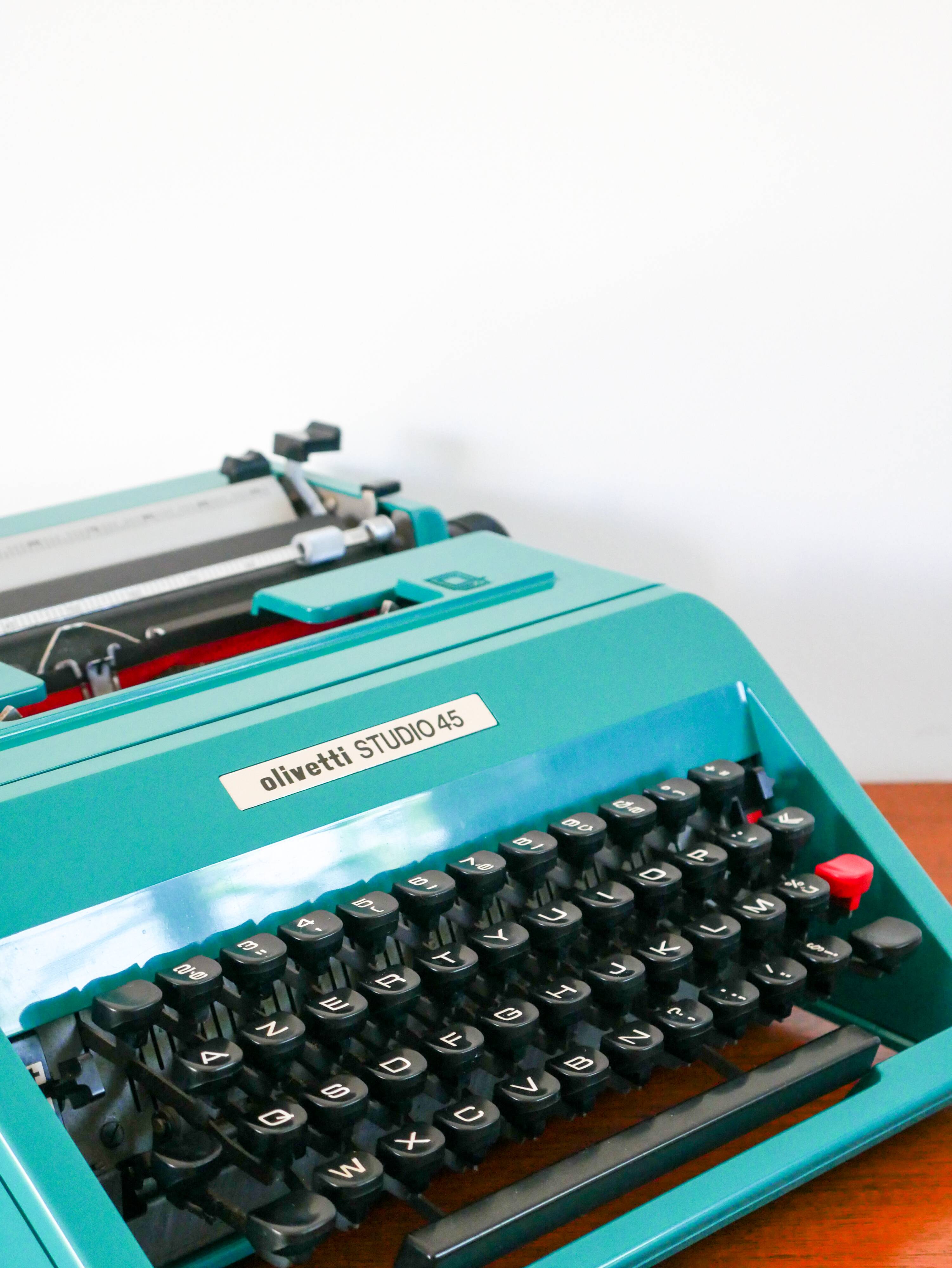 Olivetti typewriter, Studio 45, Electric Blue, with accessories, 1970