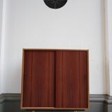 armoire décorative du milieu du siècle avec pieds en laiton