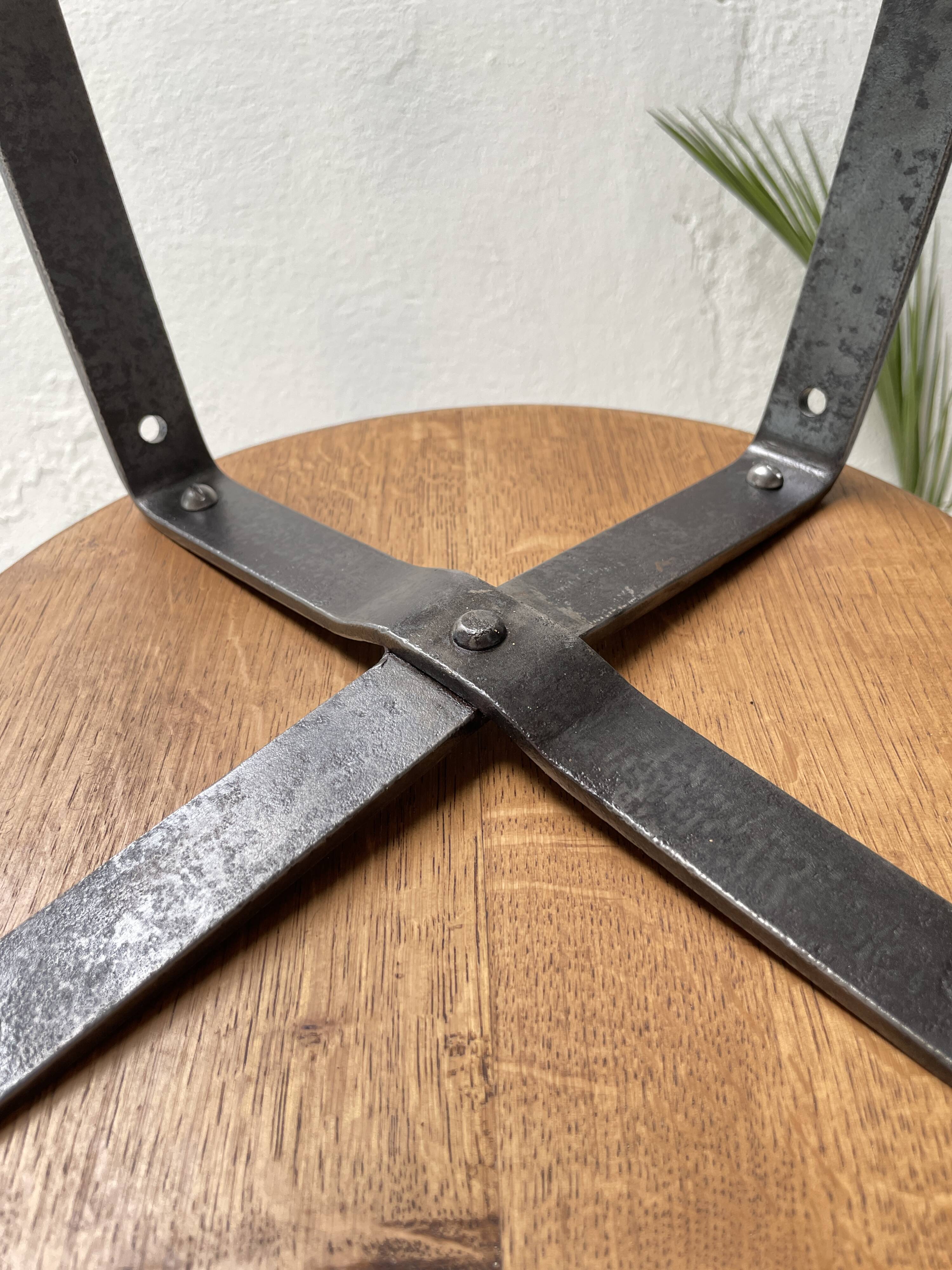 Biénaise fixed industrial workshop stool, circa 1940