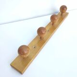 Coat rack in pine hooks balls