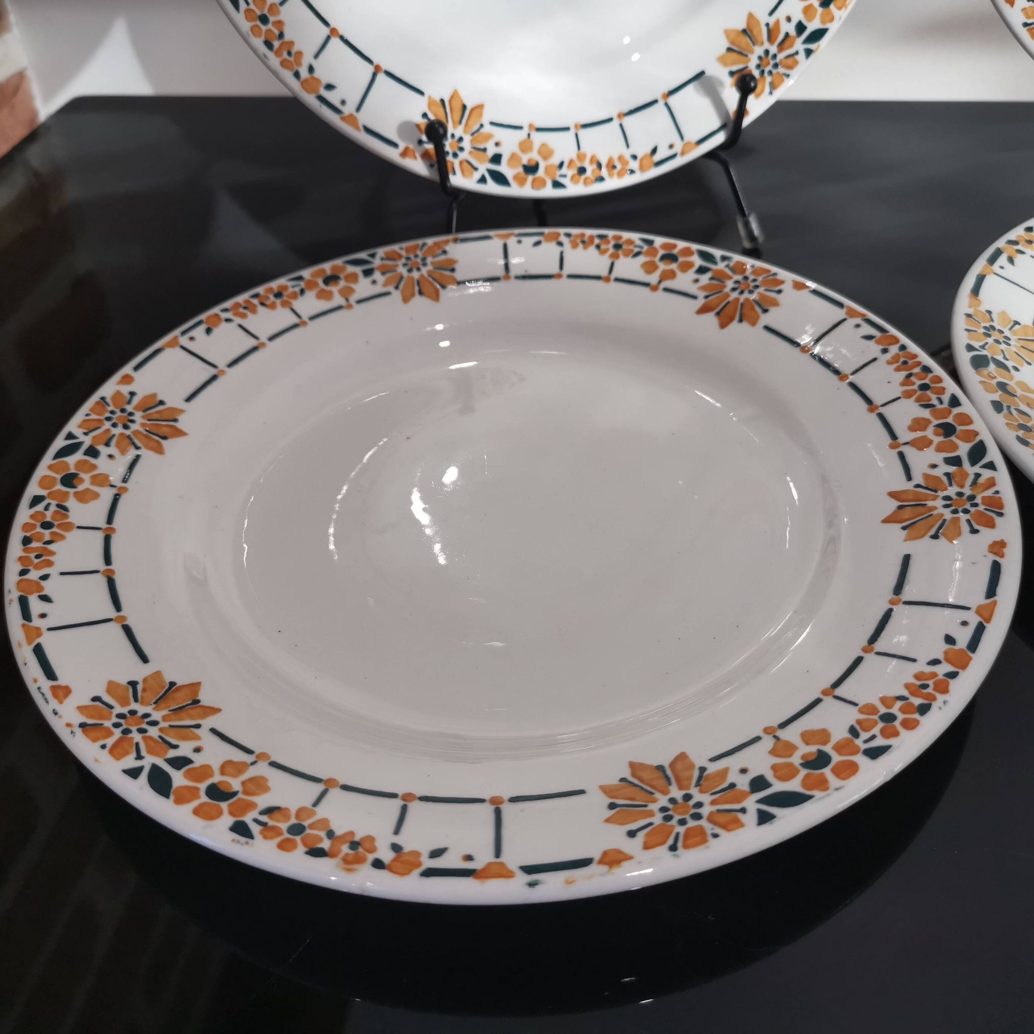 Series of 6 Saint Amand flat plates Ceranord France