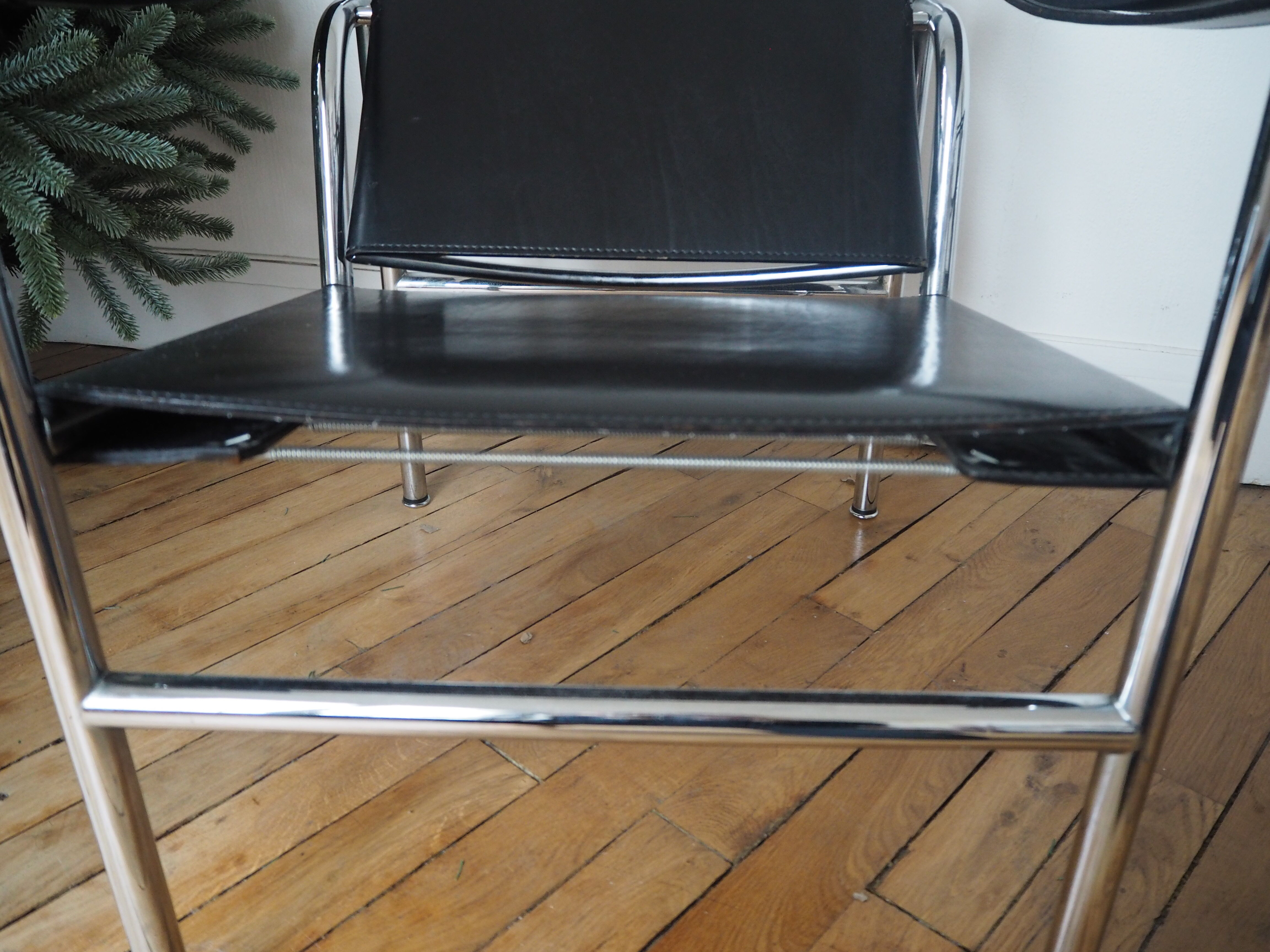 Paire de fauteuils LC1 par Le Corbusier