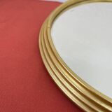 Round mirror in gold metal