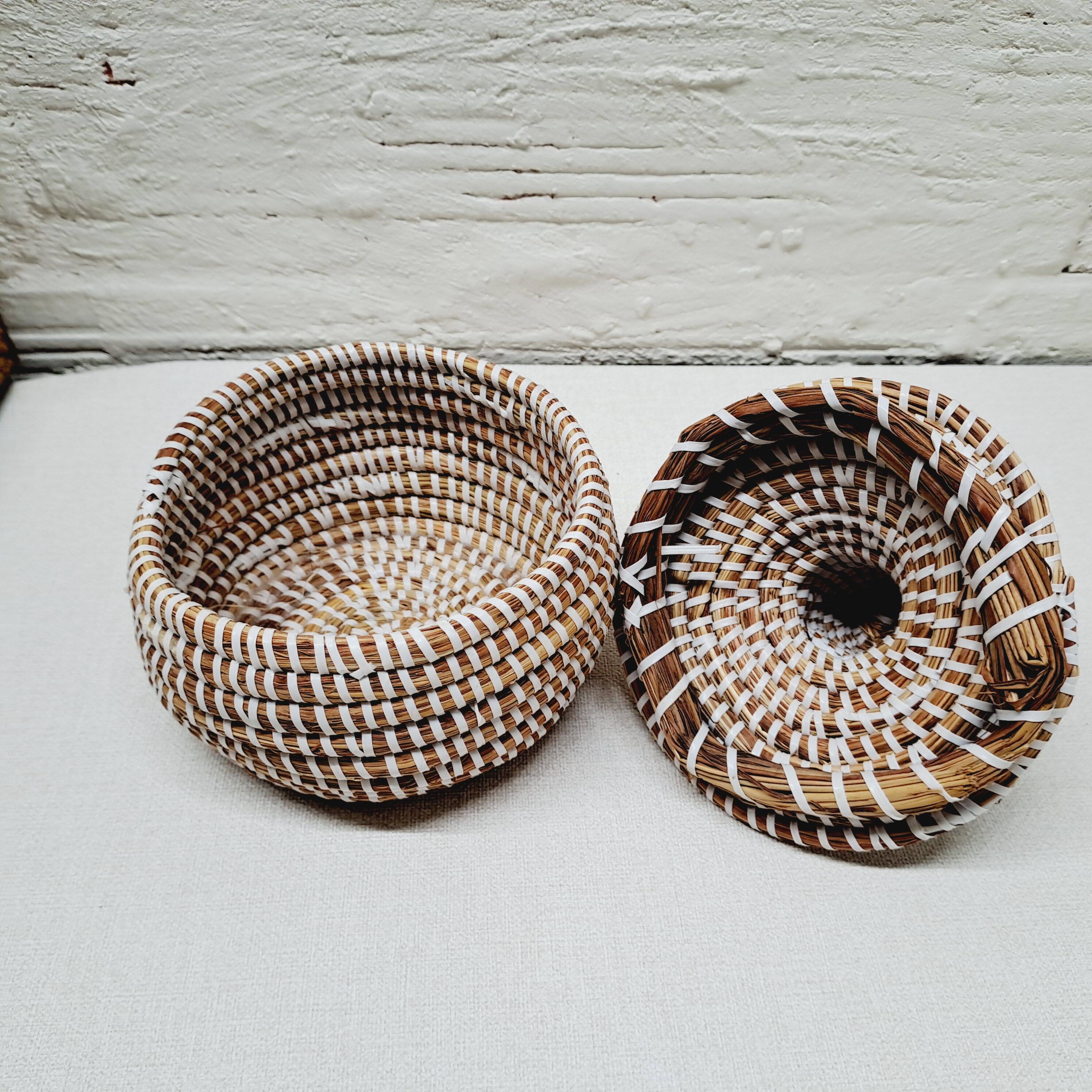 Straw jewelry box