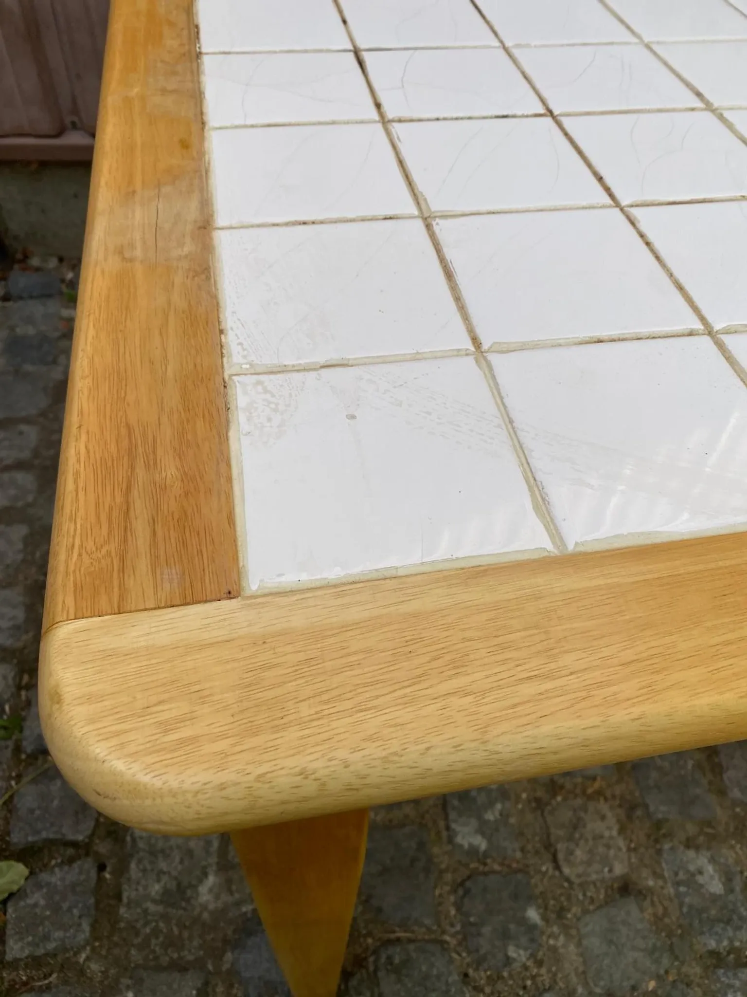 Table de cuisine en bois clair et plateau carrelé blanc – 122x80 cm
