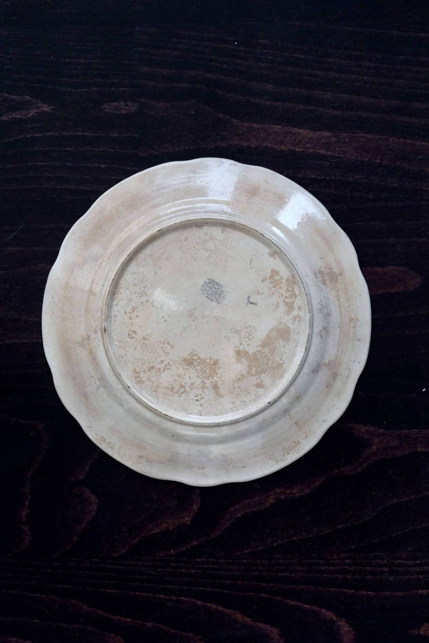 Antique flat plates, ironstone, Onnaing Nord - Floral and ribbon pattern.