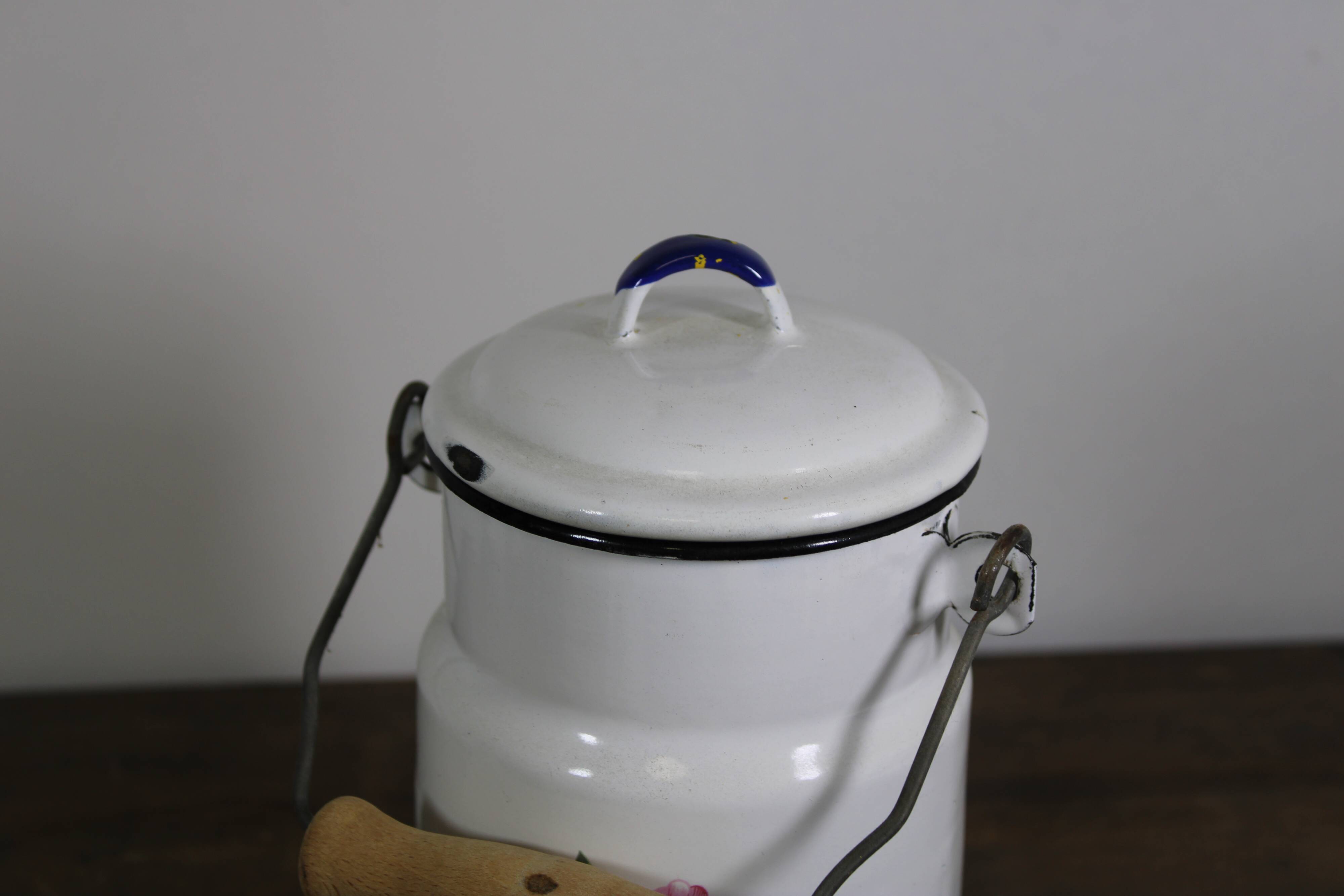 Enamelled sheet metal milk jar