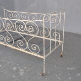 Bed in wrought iron of time end XIX painted white