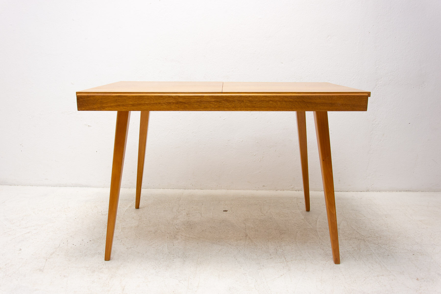 Table à manger pliante du milieu du siècle par František Jirák pour Tatra nábytok  années 1970
