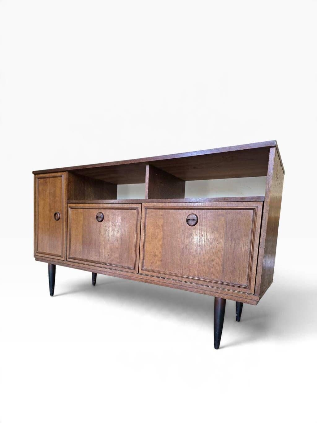 Vintage wooden TV unit/buffet/china cabinet
