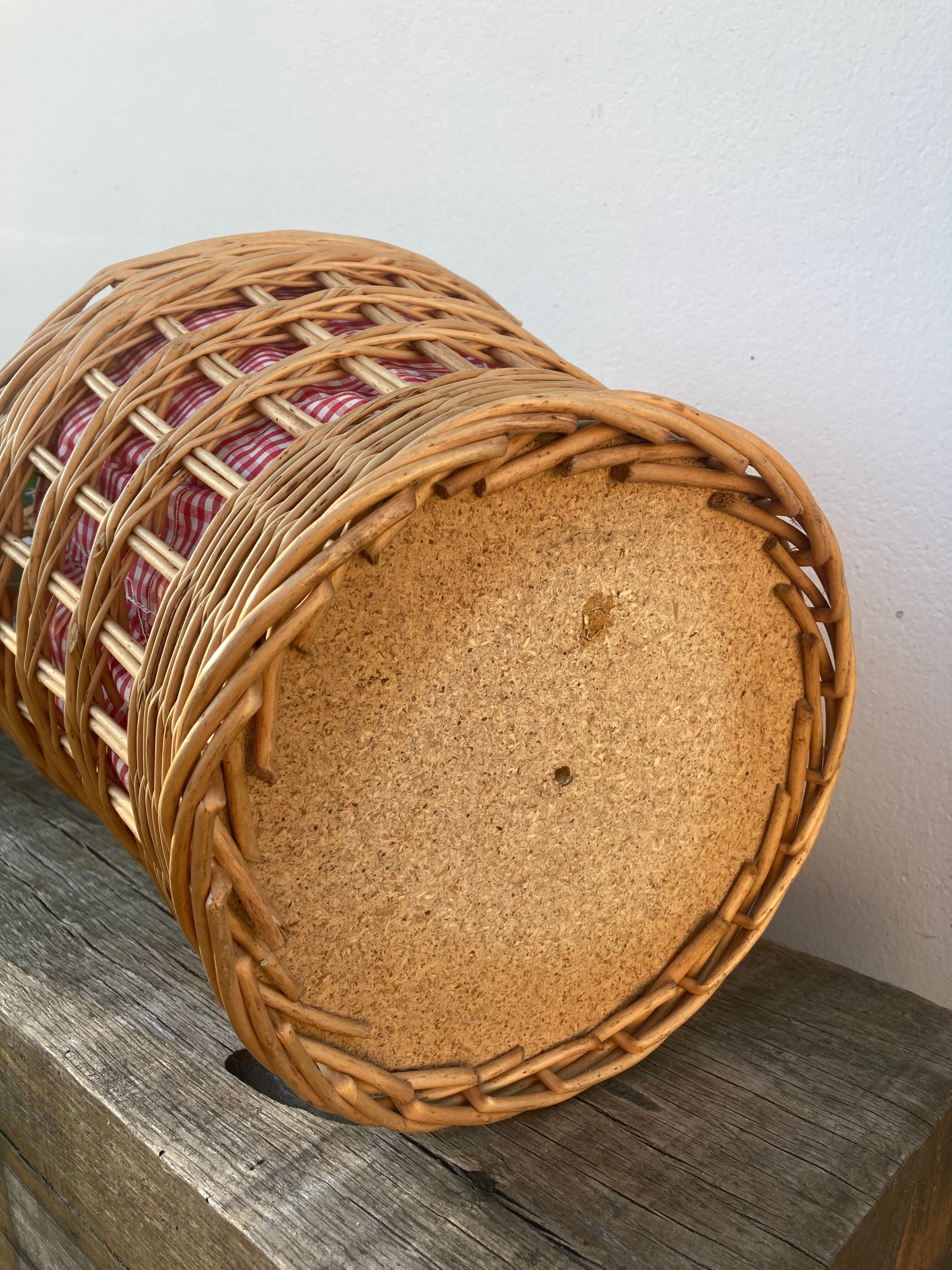 Basket in vintage woven wicker and red gingham