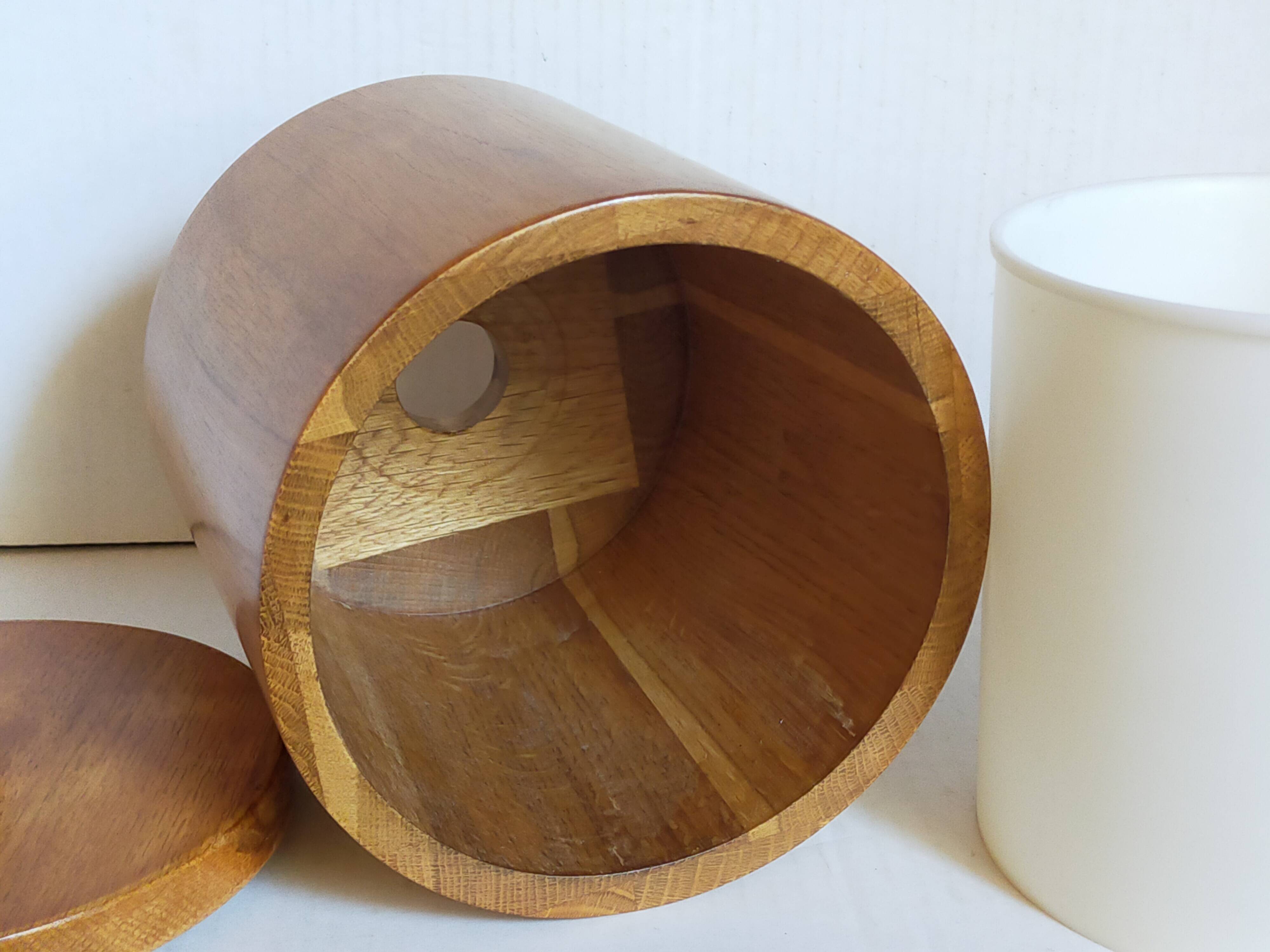 Vintage varnished solid blond wood box