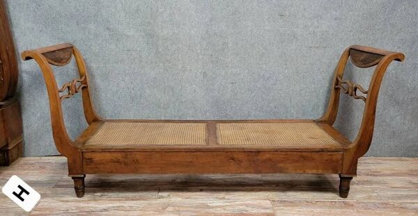 Recamier ou chaise longue époque Consulat en merisier massif vers 1800