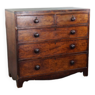 Robust antique English mahogany chest of drawers with 5 drawers from the mid-19th century