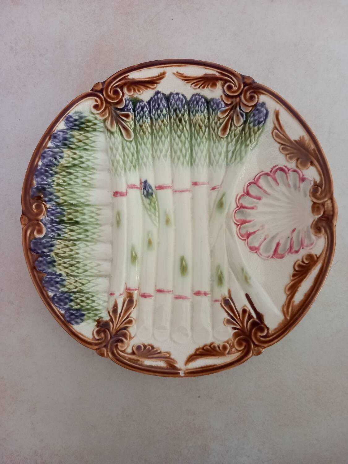 Plate of asparagus in slip