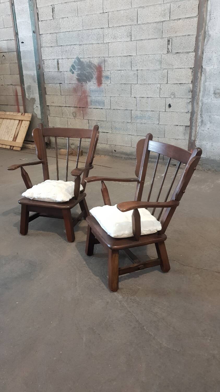 Paire de fauteuils en chêne brutaliste 1970