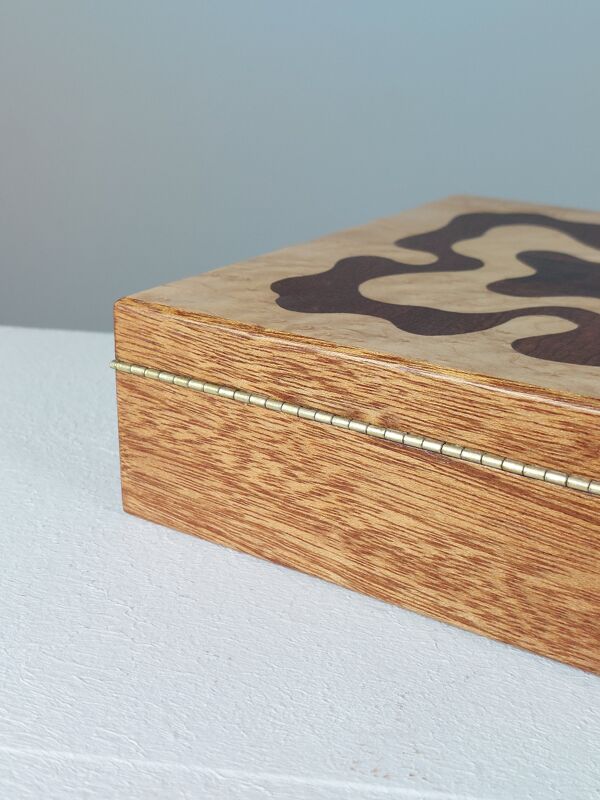Coffret en bois fait main vintage avec incrustations