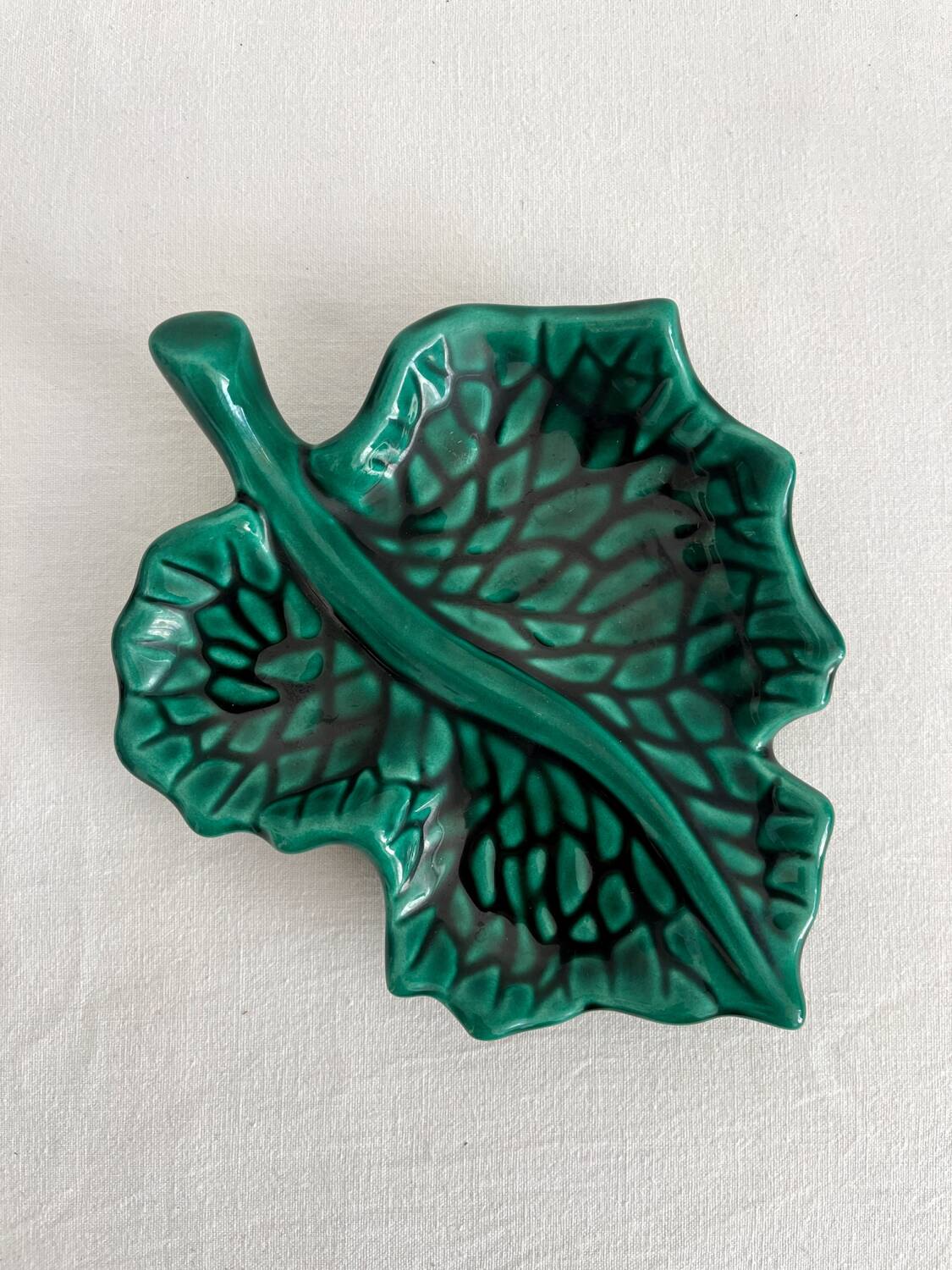 Vallauris green leaf slip bowl