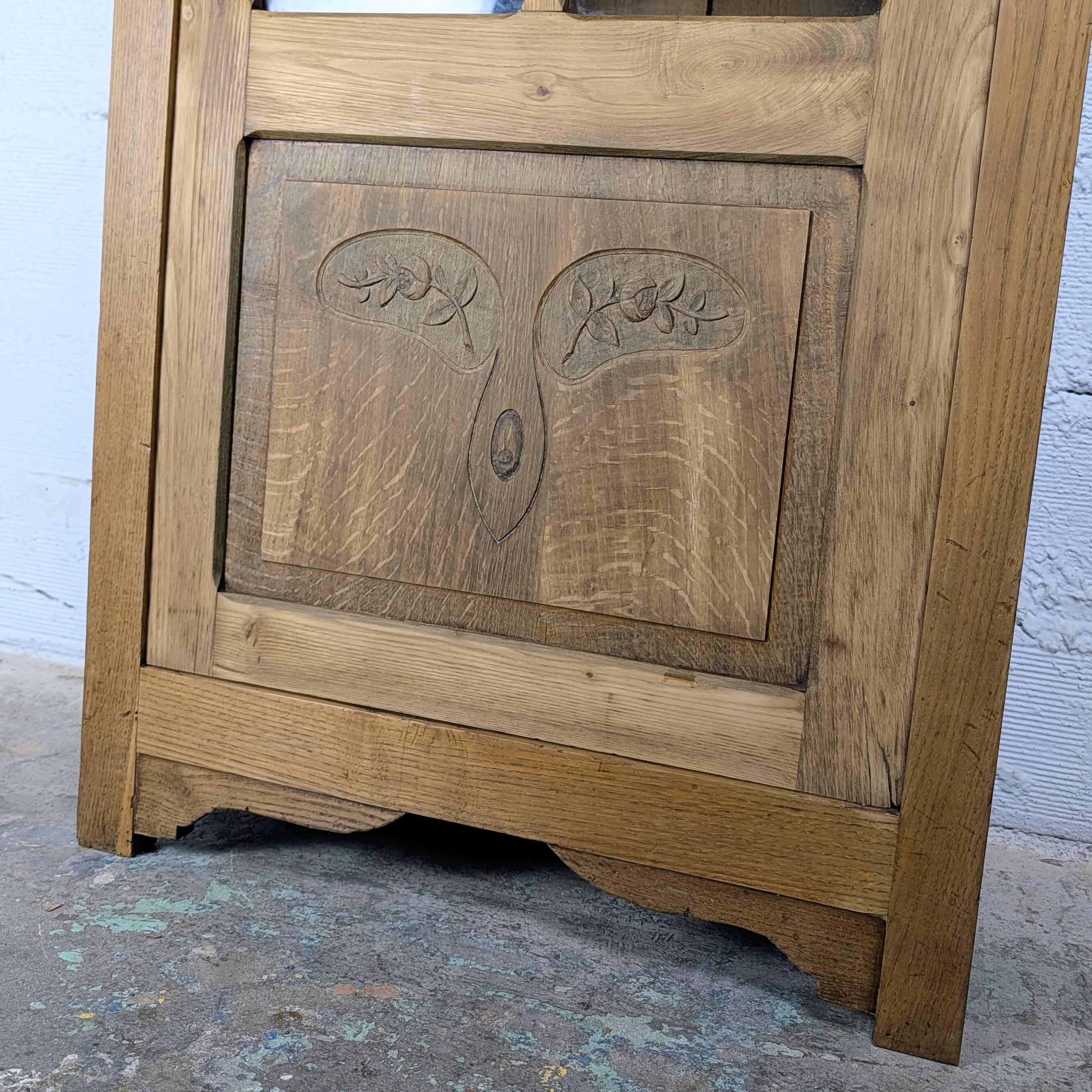 Glass-fronted cabinet from the 1930s-1940s.