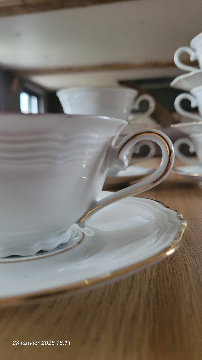 6 cups and saucers in Bavaria porcelain.