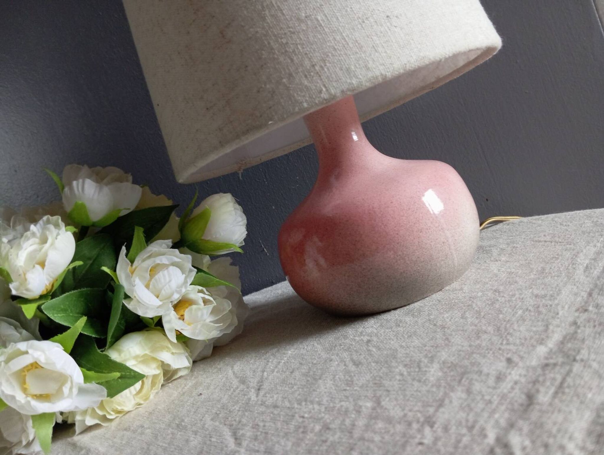 Lampe de chevet céramique rose moucheté signé, abat jour lin