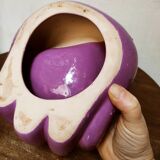 Empty pocket hand in earthenware
