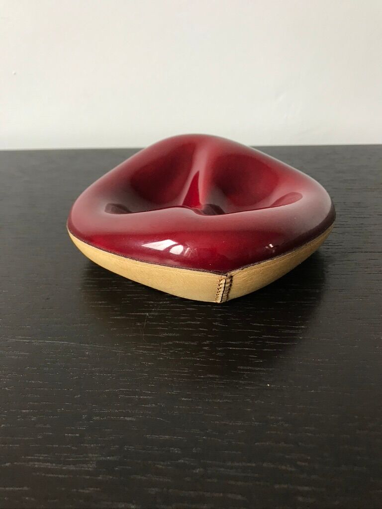 Ashtray in red ceramic and leather Longchamp