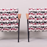 Paire de fauteuils multicolores du milieu du siècle fabriqués en Tchéquie dans les années 1950. Non restauré.