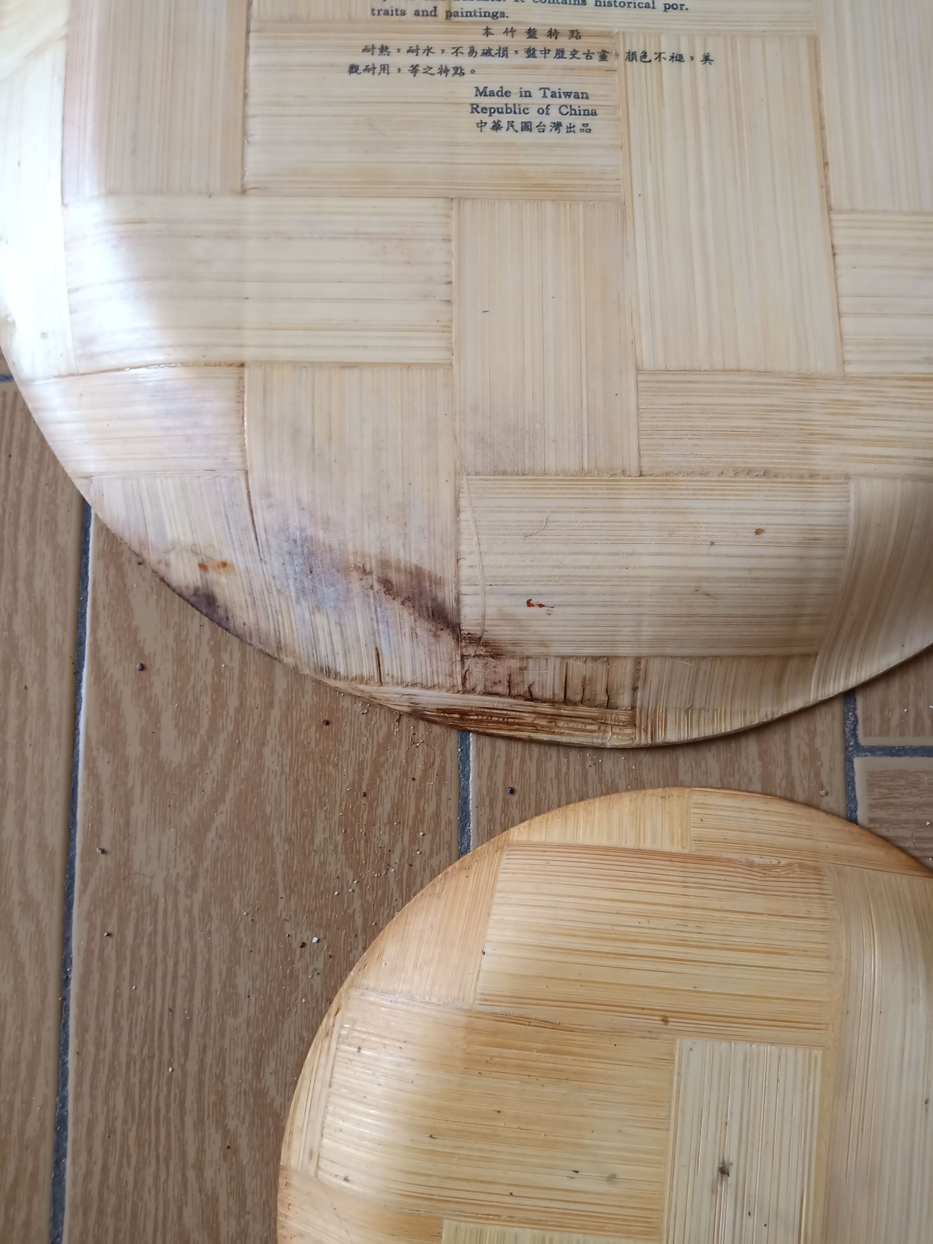 4 bamboo plates with Asian decor