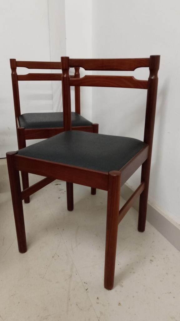 Lot of 4 chairs wood and skai