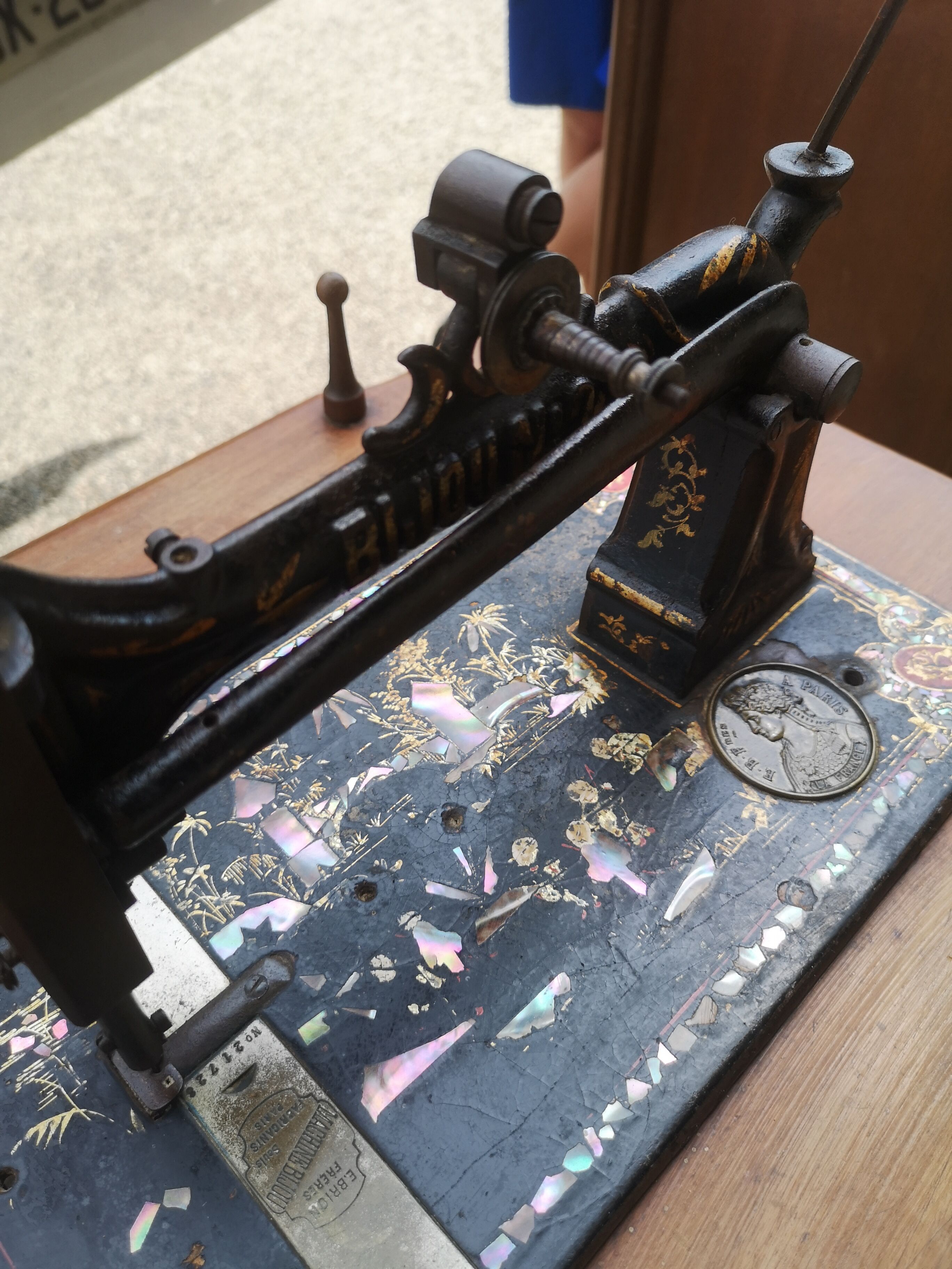 Bijou sewing machine