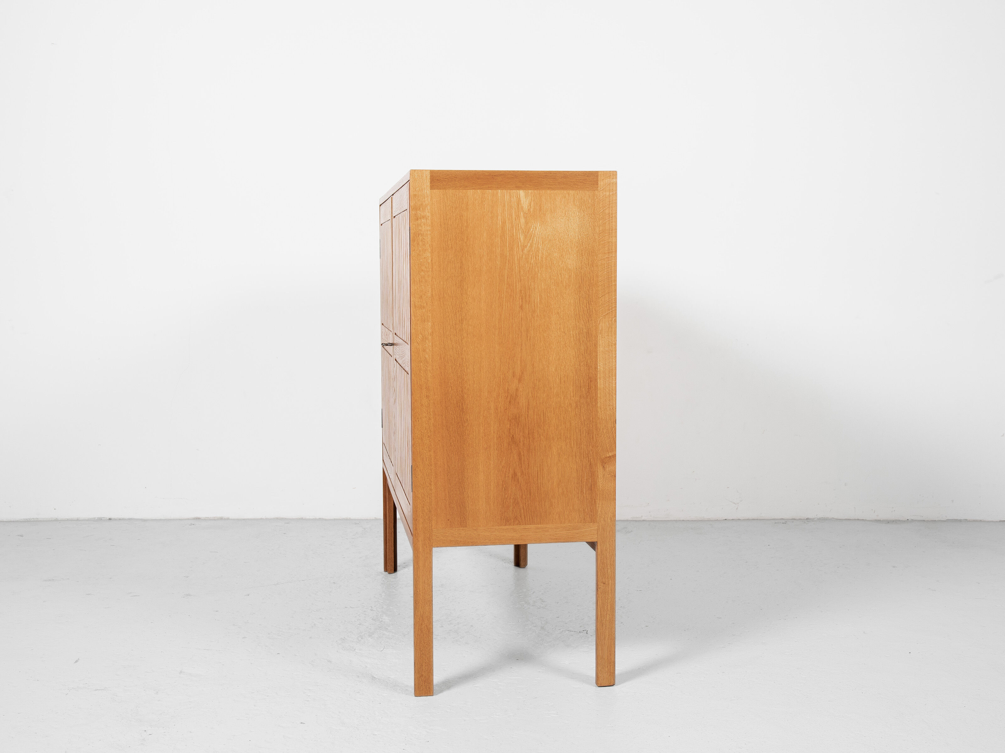 Midcentury Danish cabinet in oak by Kurt Østervig for Vamo 1960s