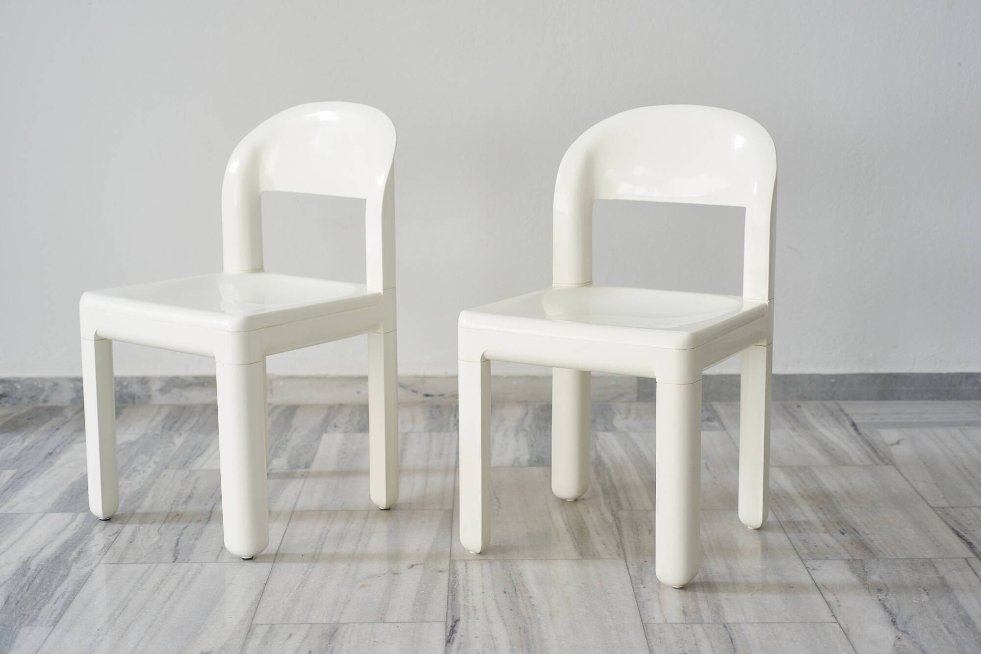 Space Age ‘Joint’ chairs designed by Luigi Massoni and Dino Pelizza for Guzzini