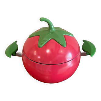 Tomato shaped casserole dish