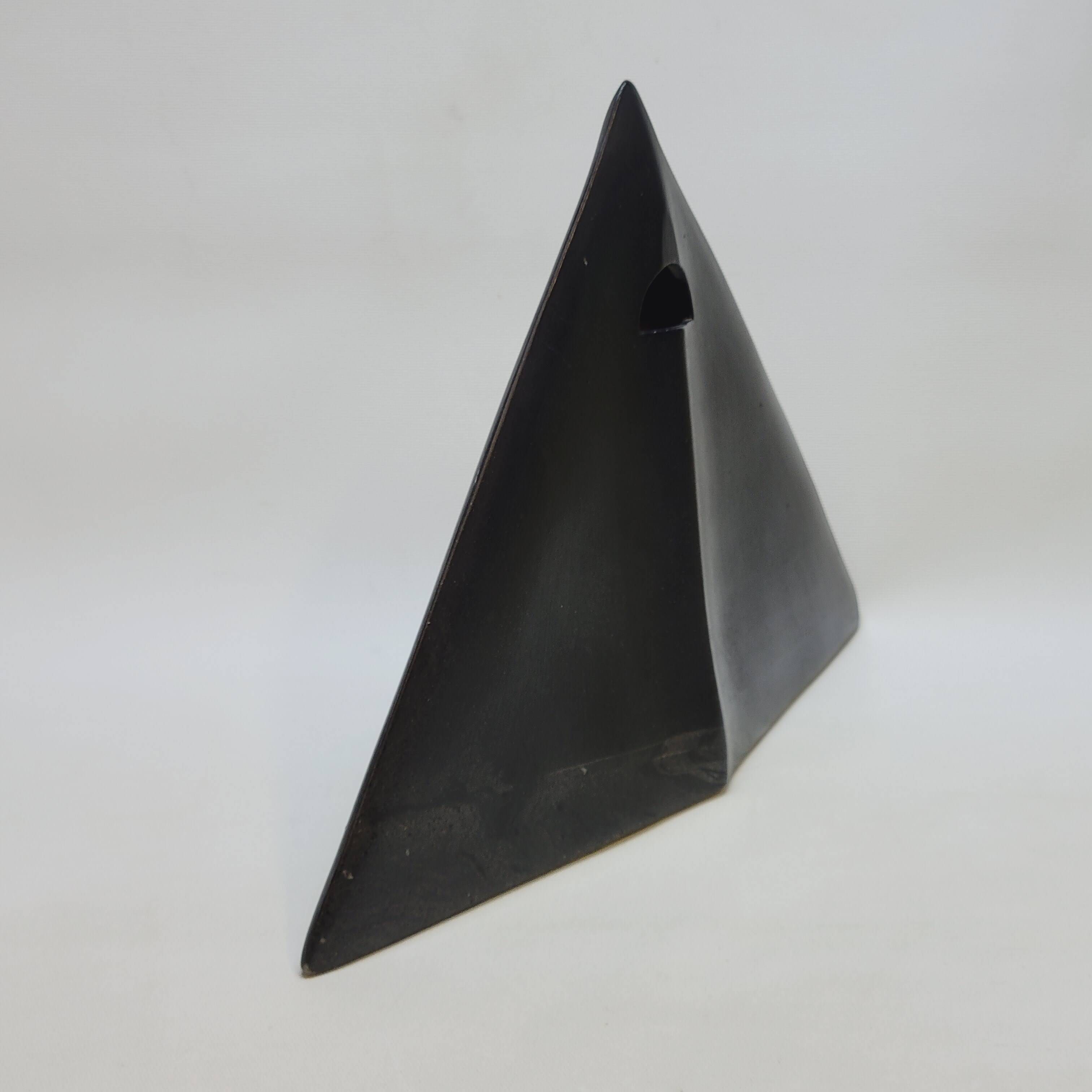 Soliflore vase in black ceramic pyramid or manta ray design