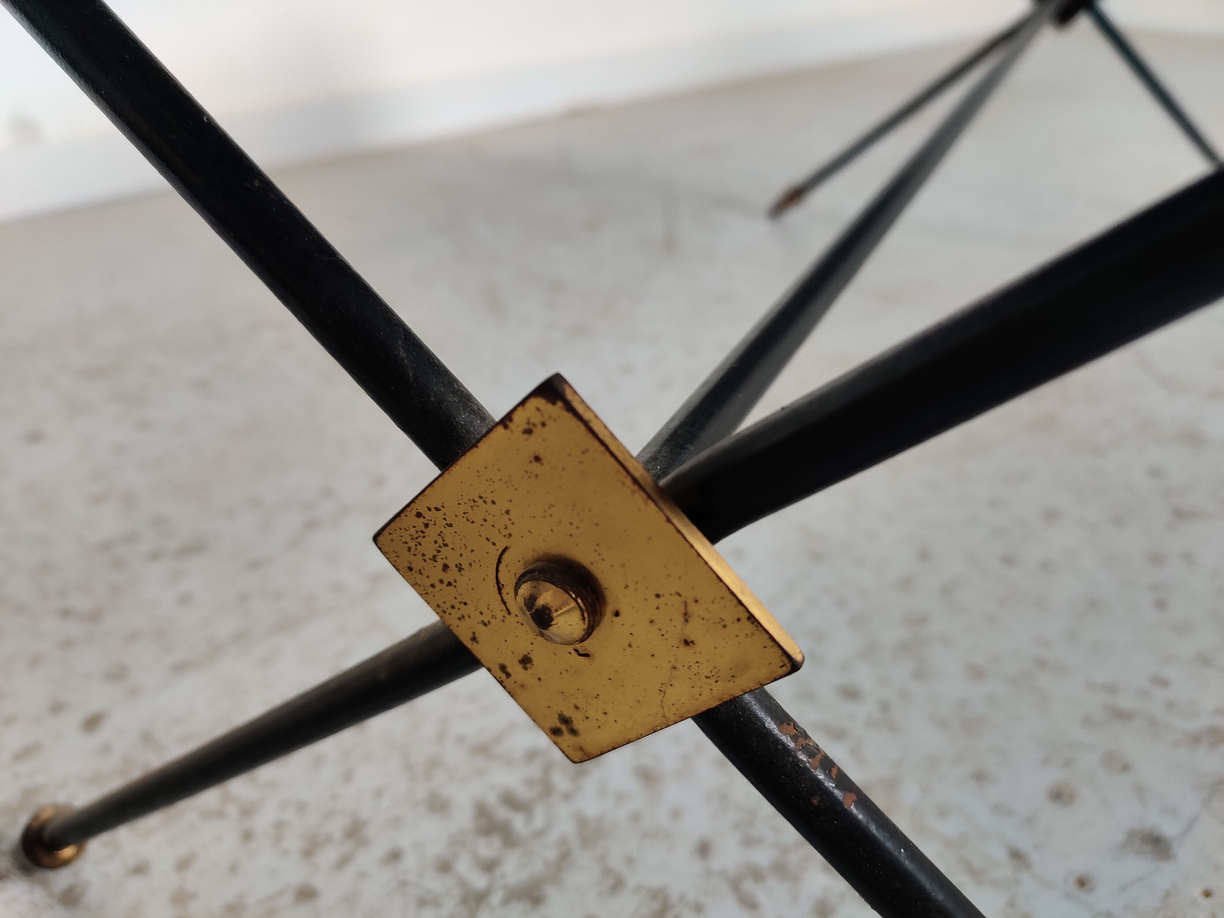 Table basse en laiton et verre