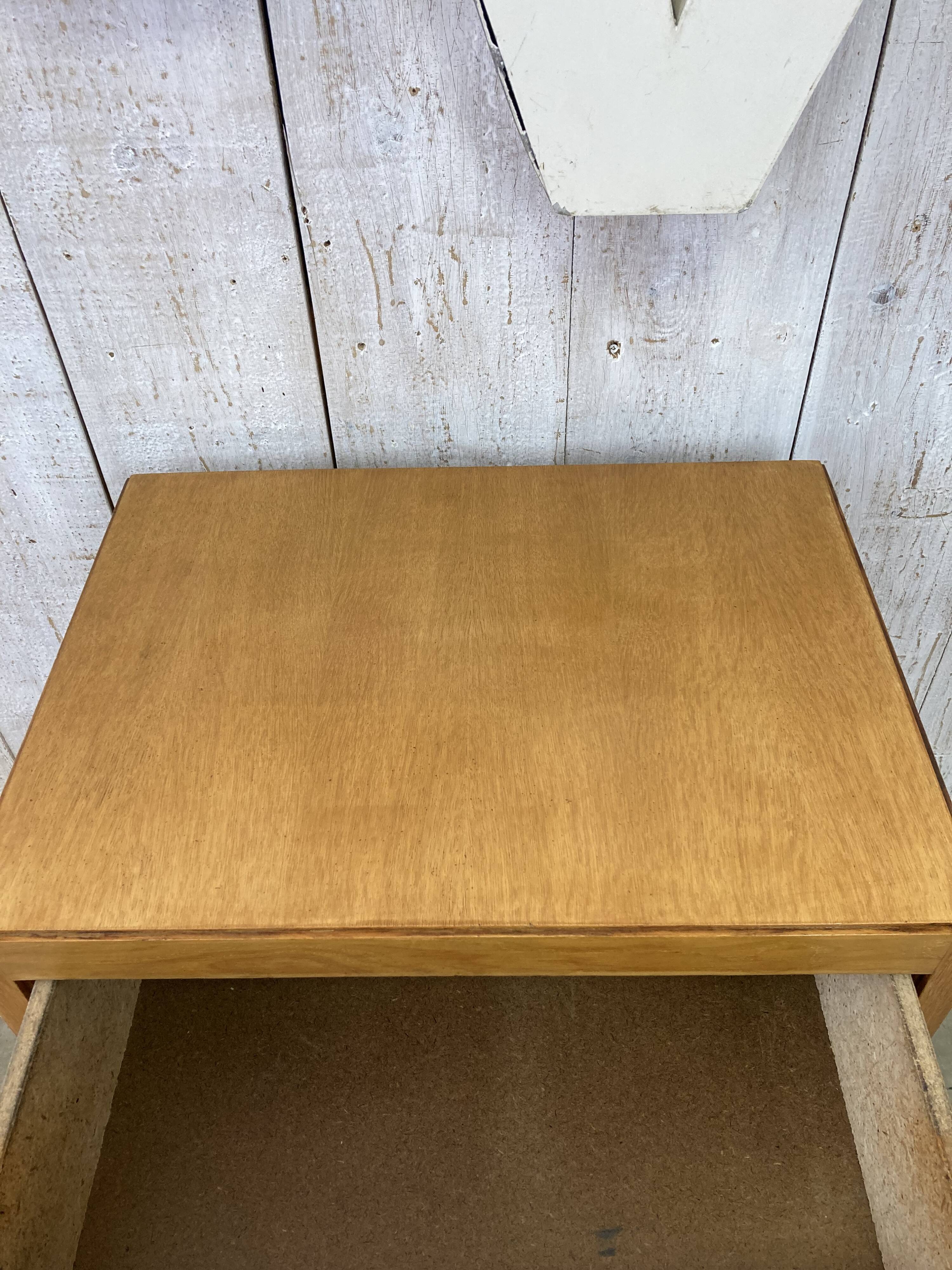 Chiffonier with compass feet