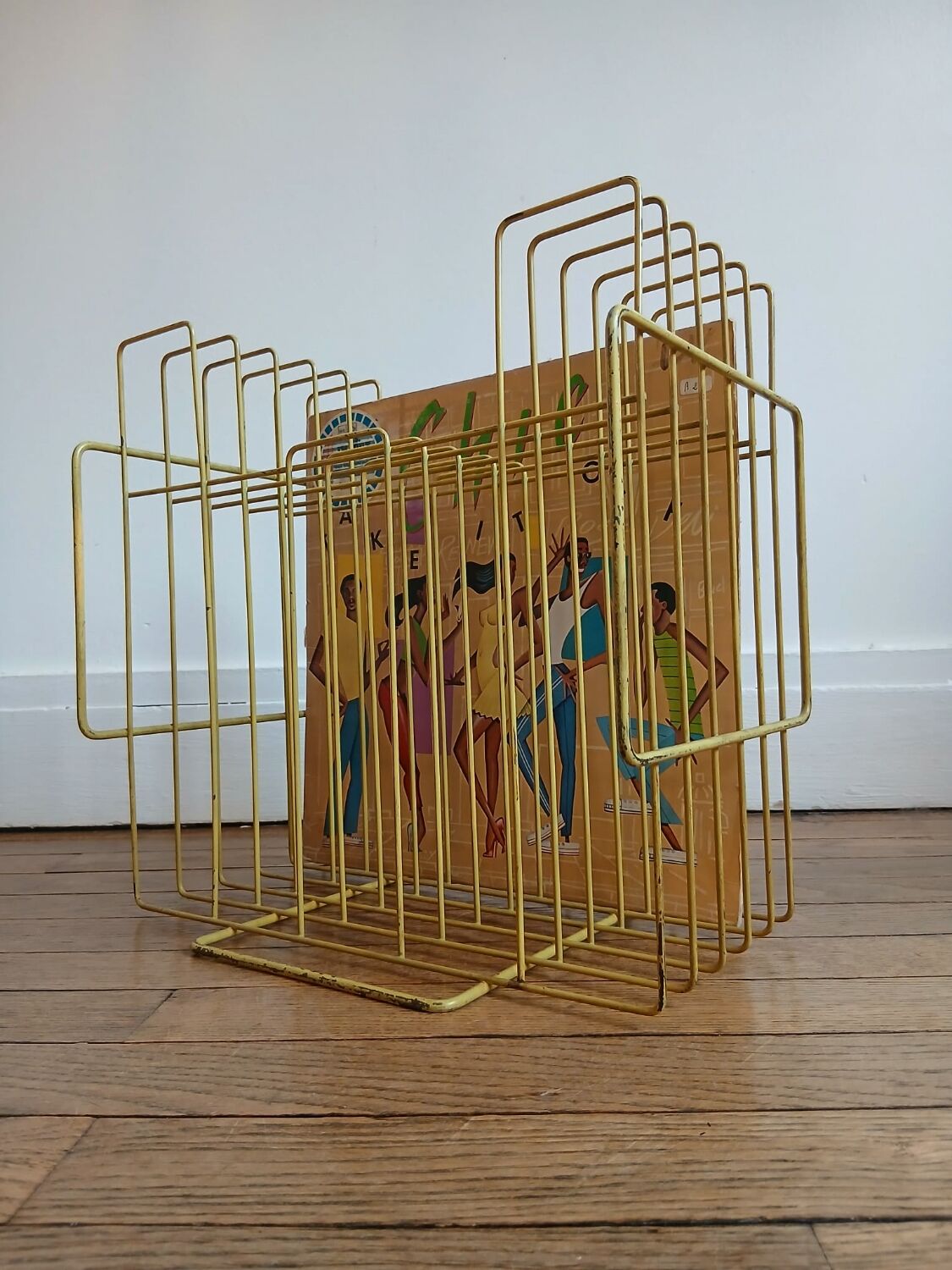 Vintage vinyl/magazine rack