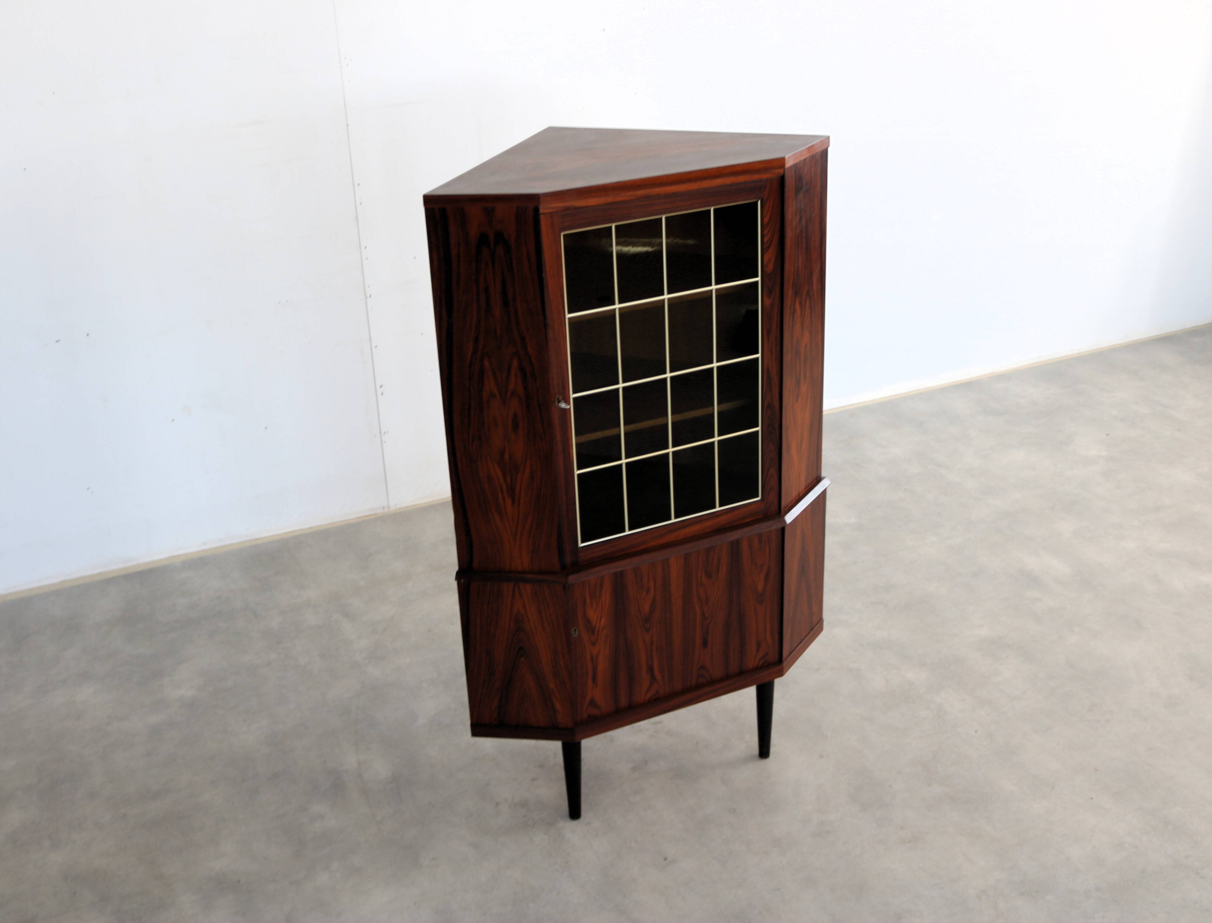 Vintage display cabinet | corner cabinet | 1960s | Danish