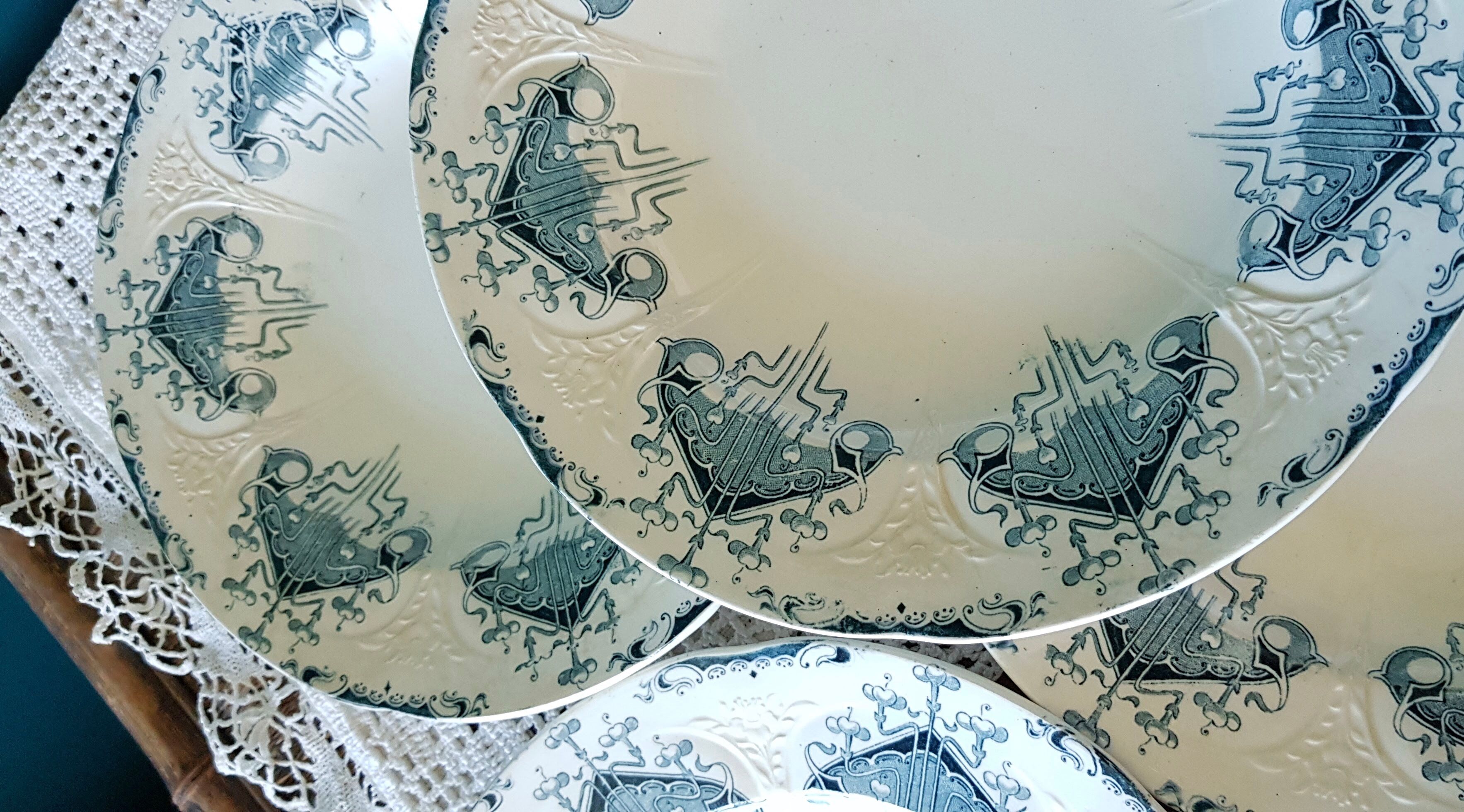 LONGWY set of 4 hollow plates Byzantine style