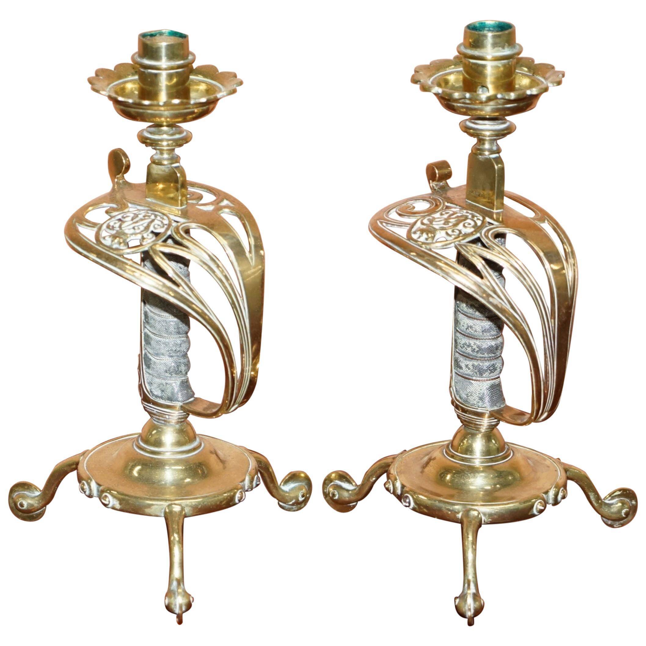 Paire de chandeliers poignée d'épée 1905 estampillés Benham & Froud VR