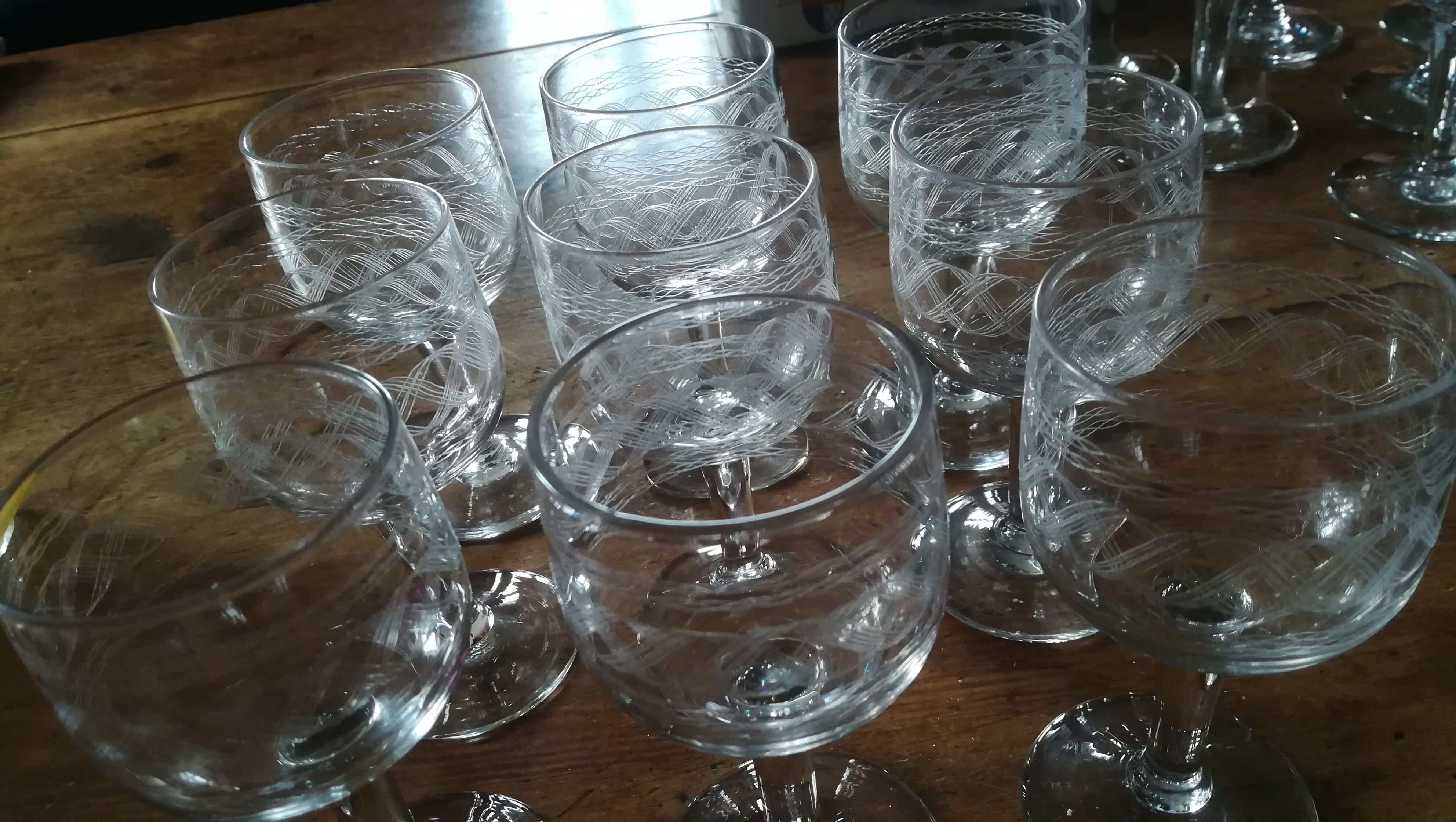 10 verres anciens des années 1930 à vin