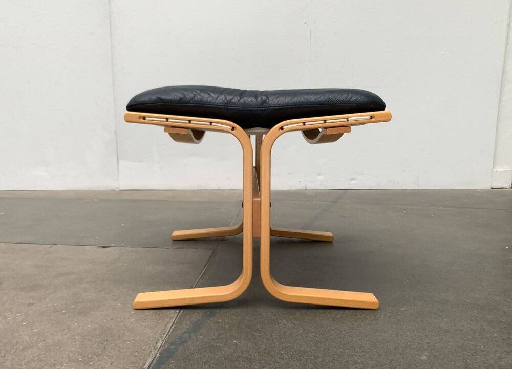 Siesta lounge chair set in Norwegian leather with ottoman by Ingmar Relling for Ekornes