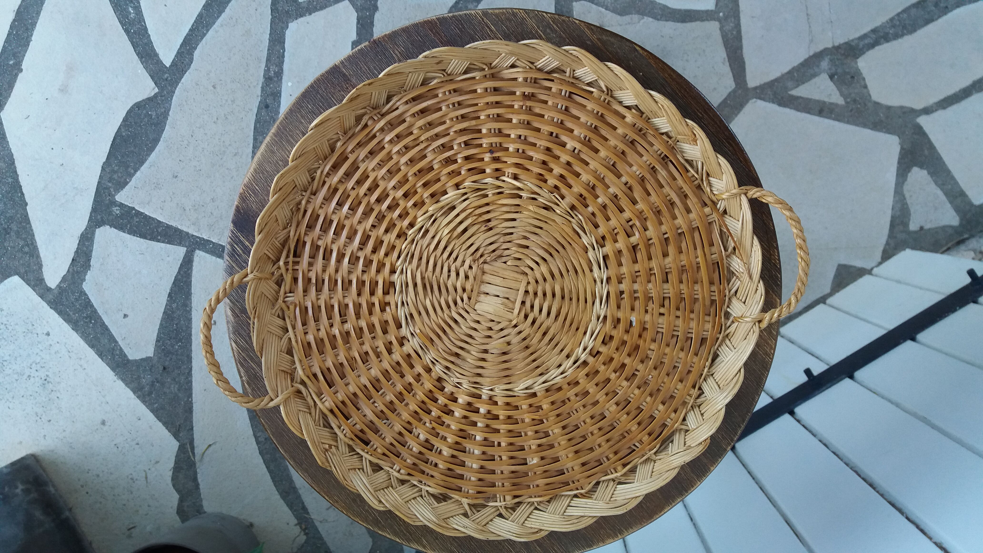 Wicker tray