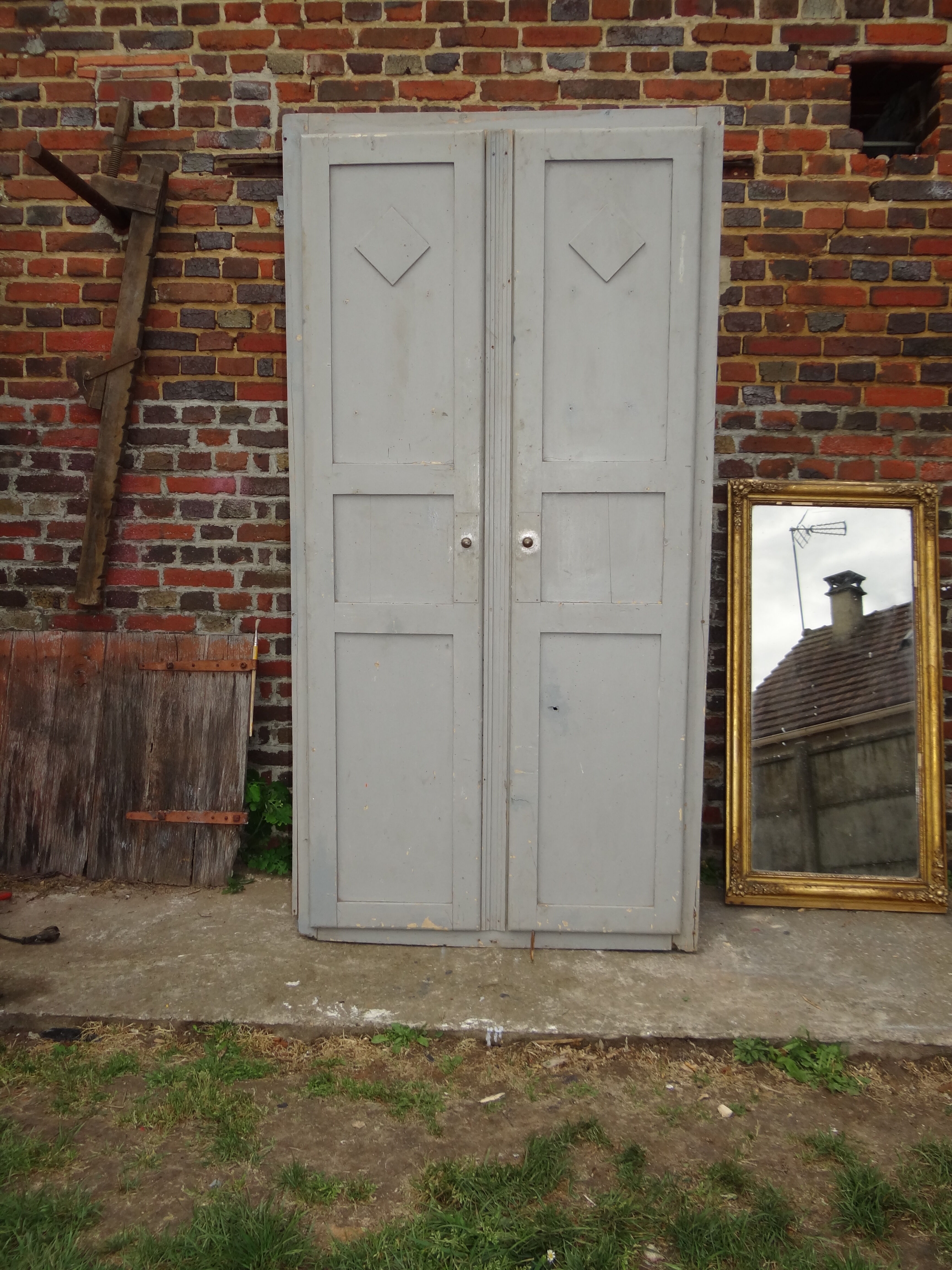 Grey parisian wardrobe