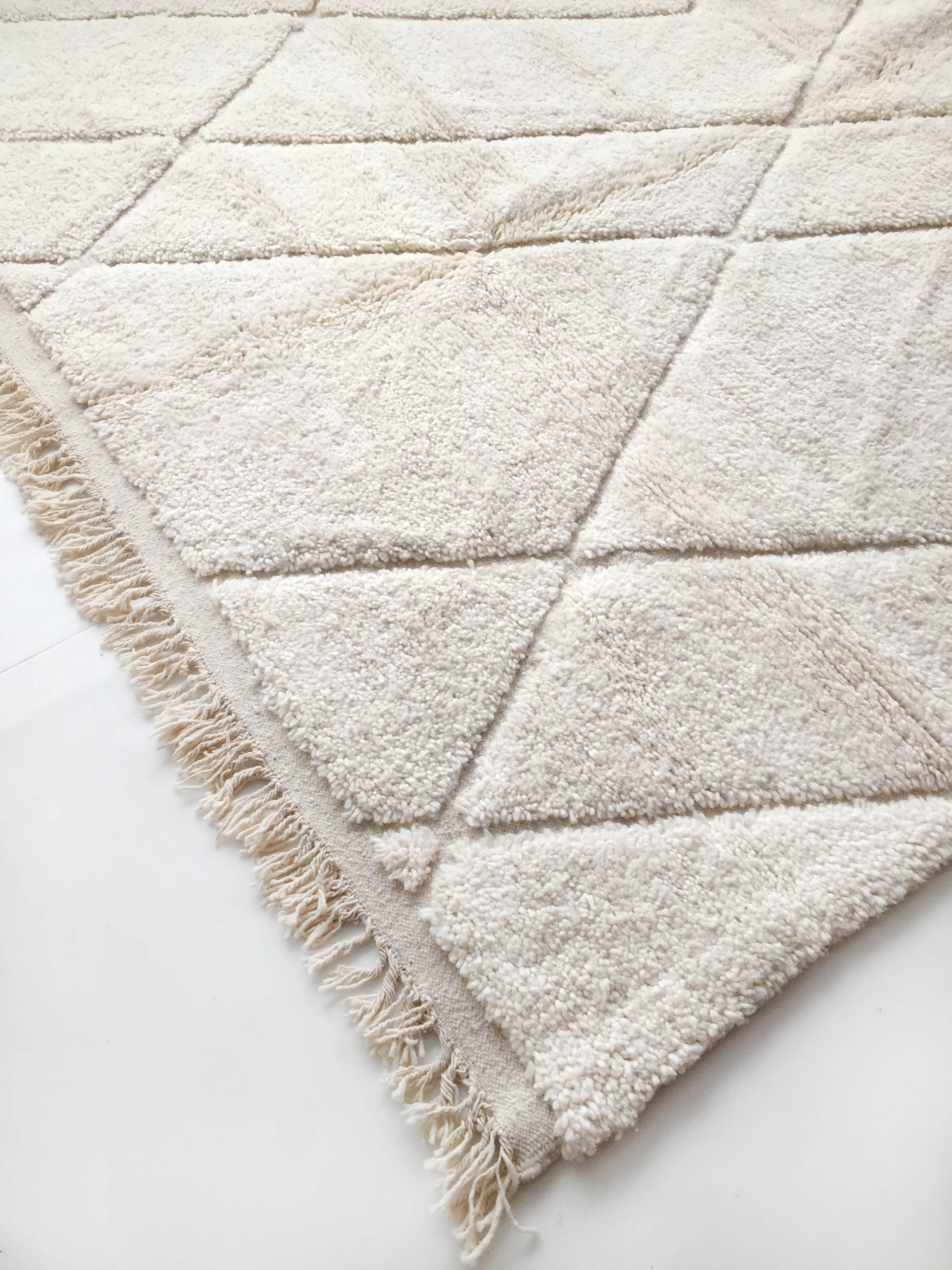 Moroccan Berber carpet blessed ouarain ecru plain with engraved diamonds 302x210cm