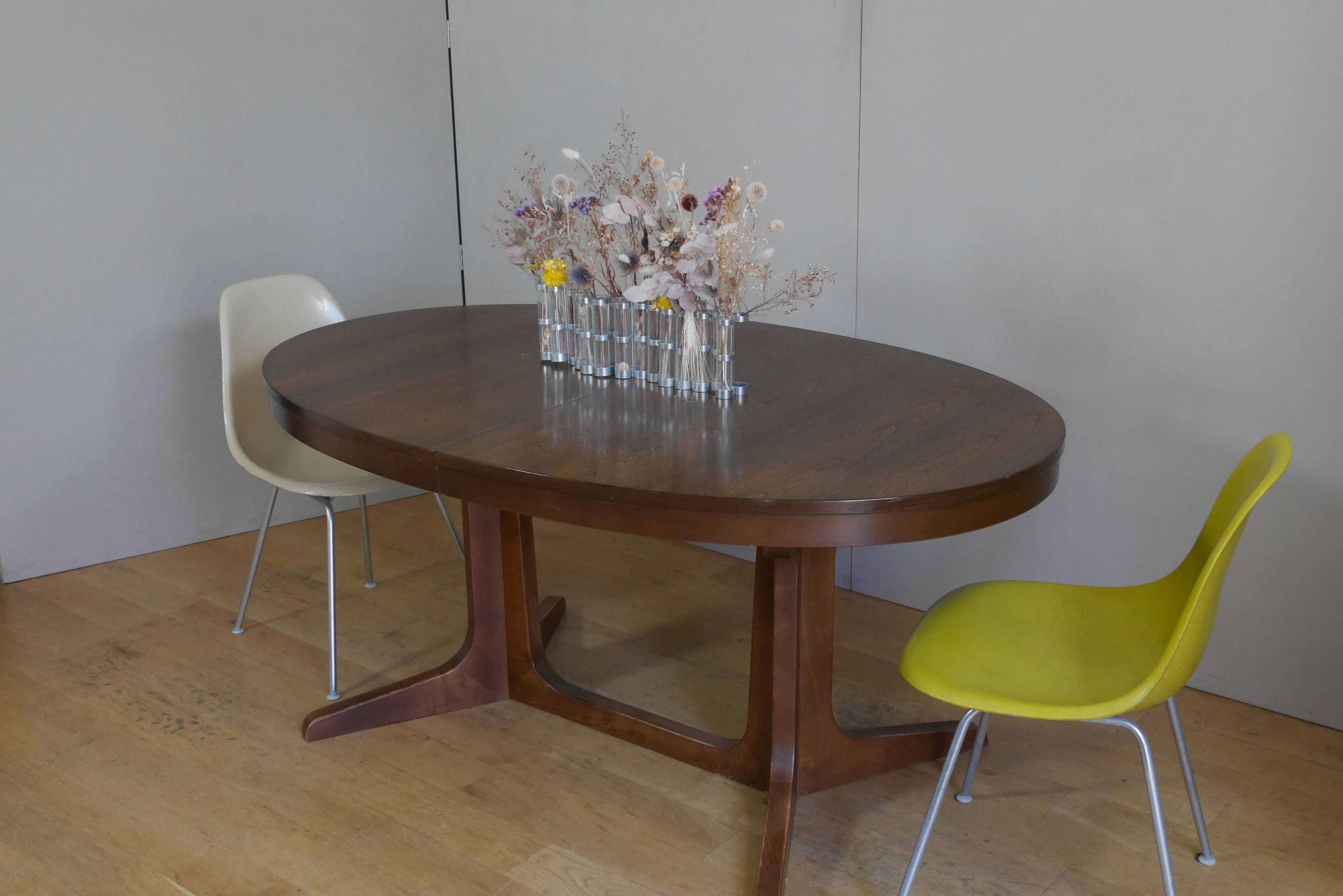 Baumann oval elm table